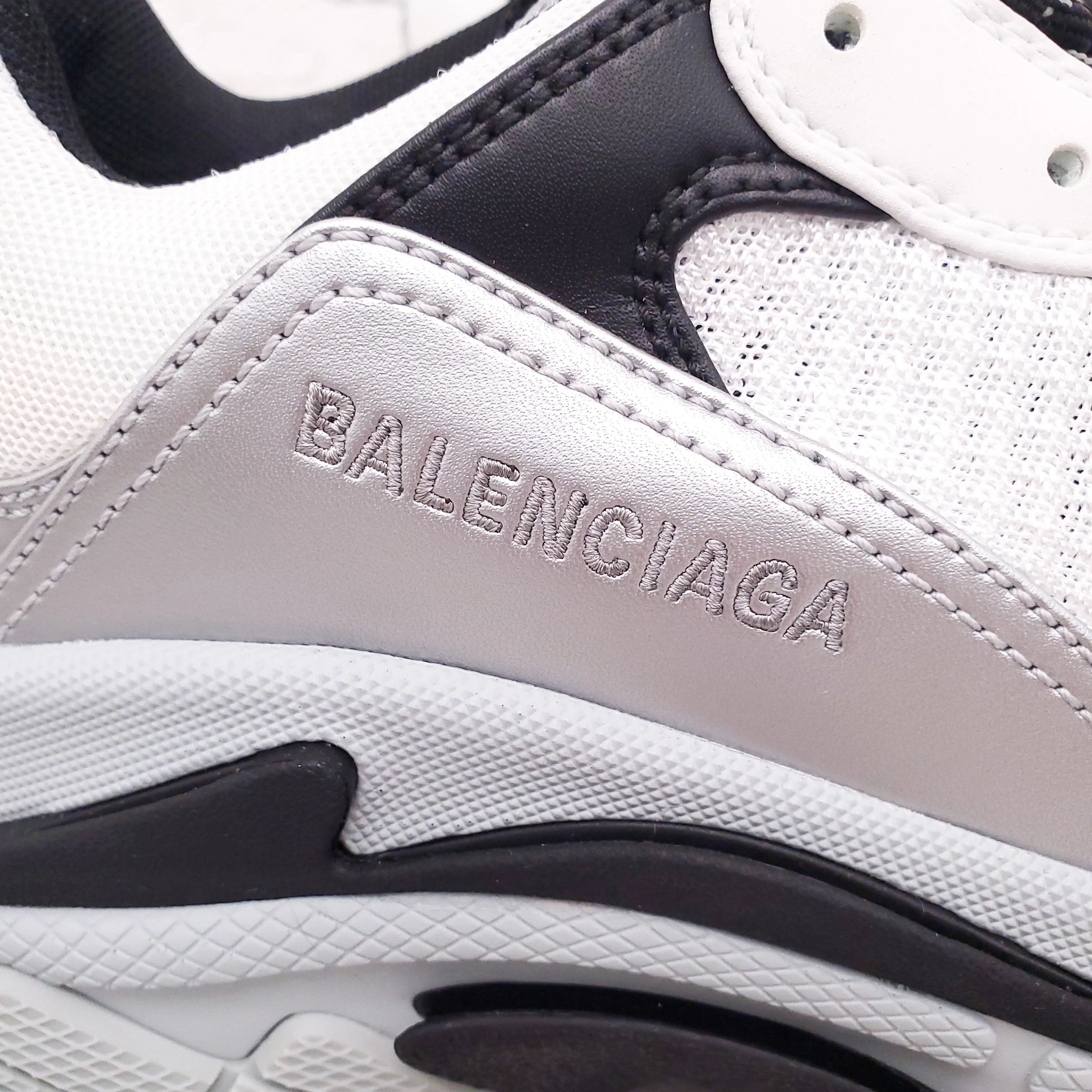 BALENCIAGA GREY/BLACK FLUO CLEAR SOLE SNEAKERS - SIZE 40 - Image 4