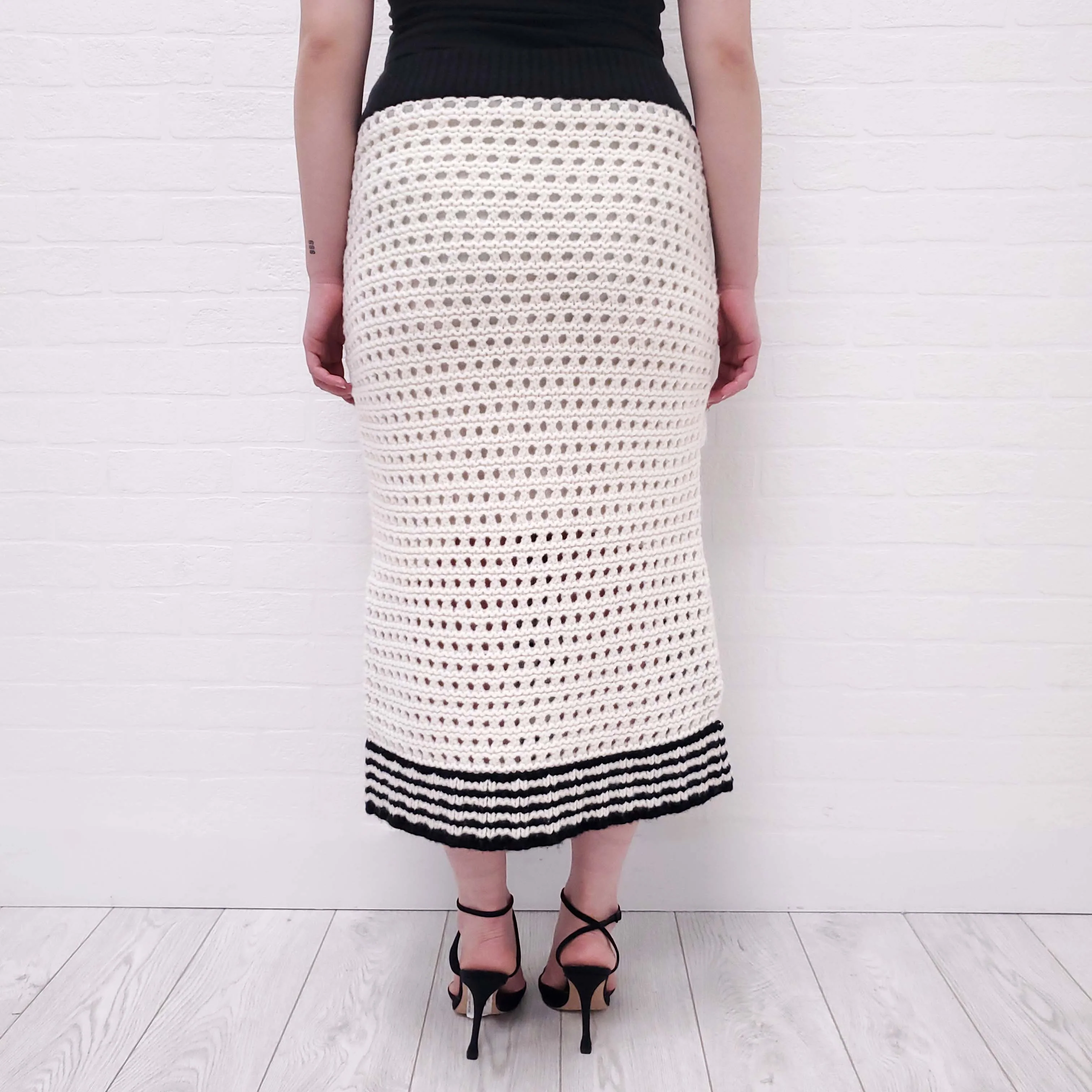 BURBERRY BLACK AND WHITE CHUNKY KNIT SKIRT - SIZE L - Image 4