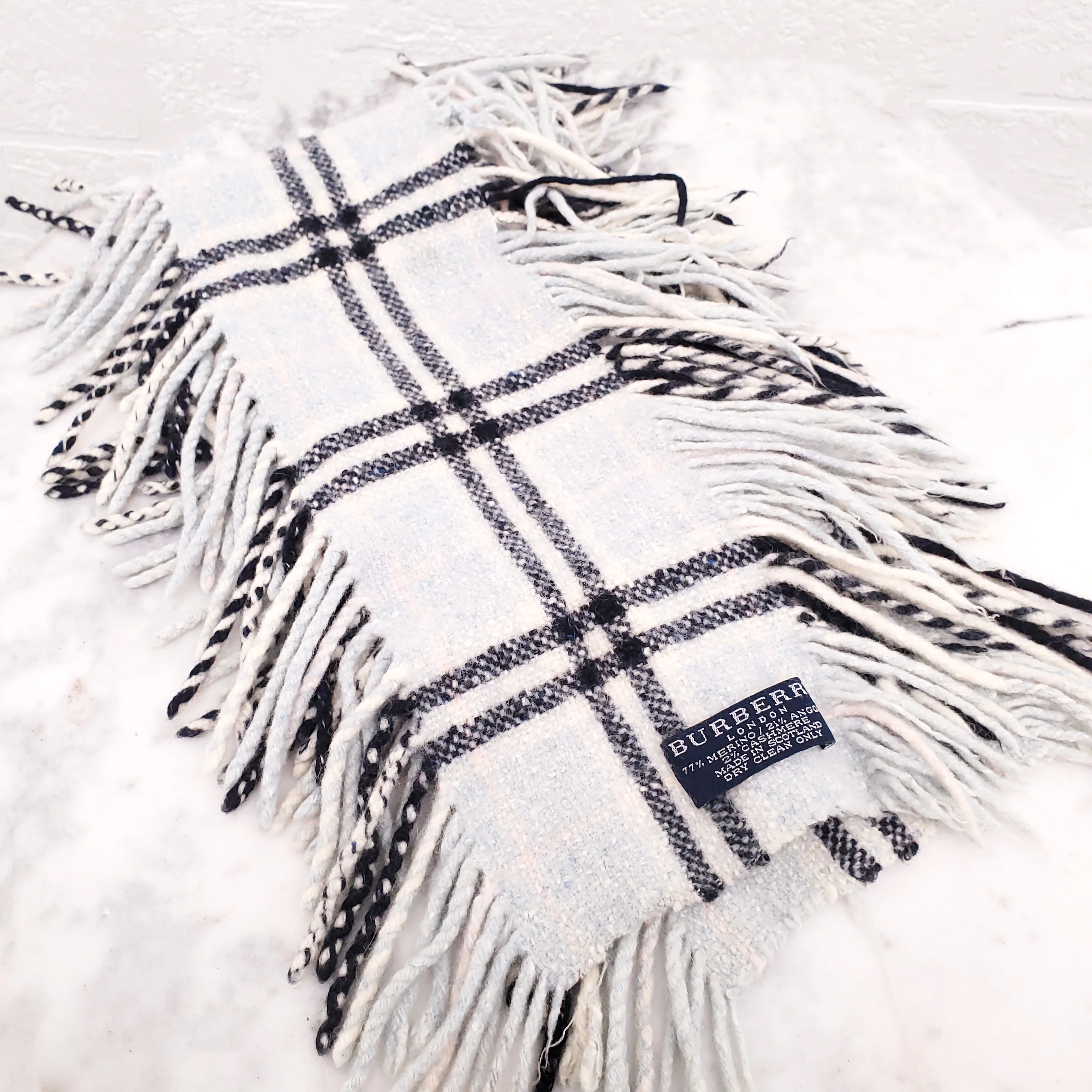 BURBERRY FRINGE SCARF - Image 3