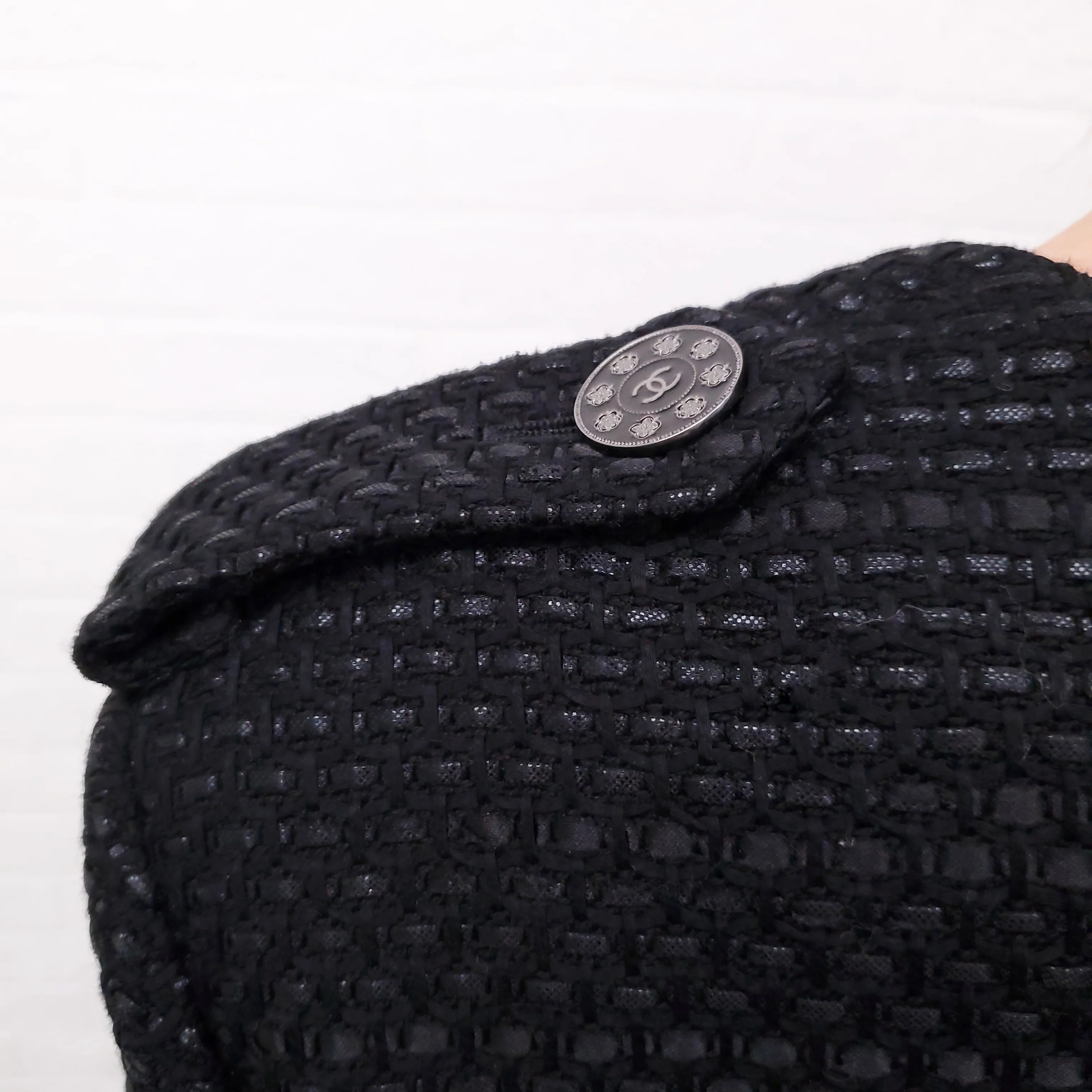 CHANEL BLACK LUREX TWEED JACKET WITH LOGO BUTTONS - SIZE 42 - Image 6