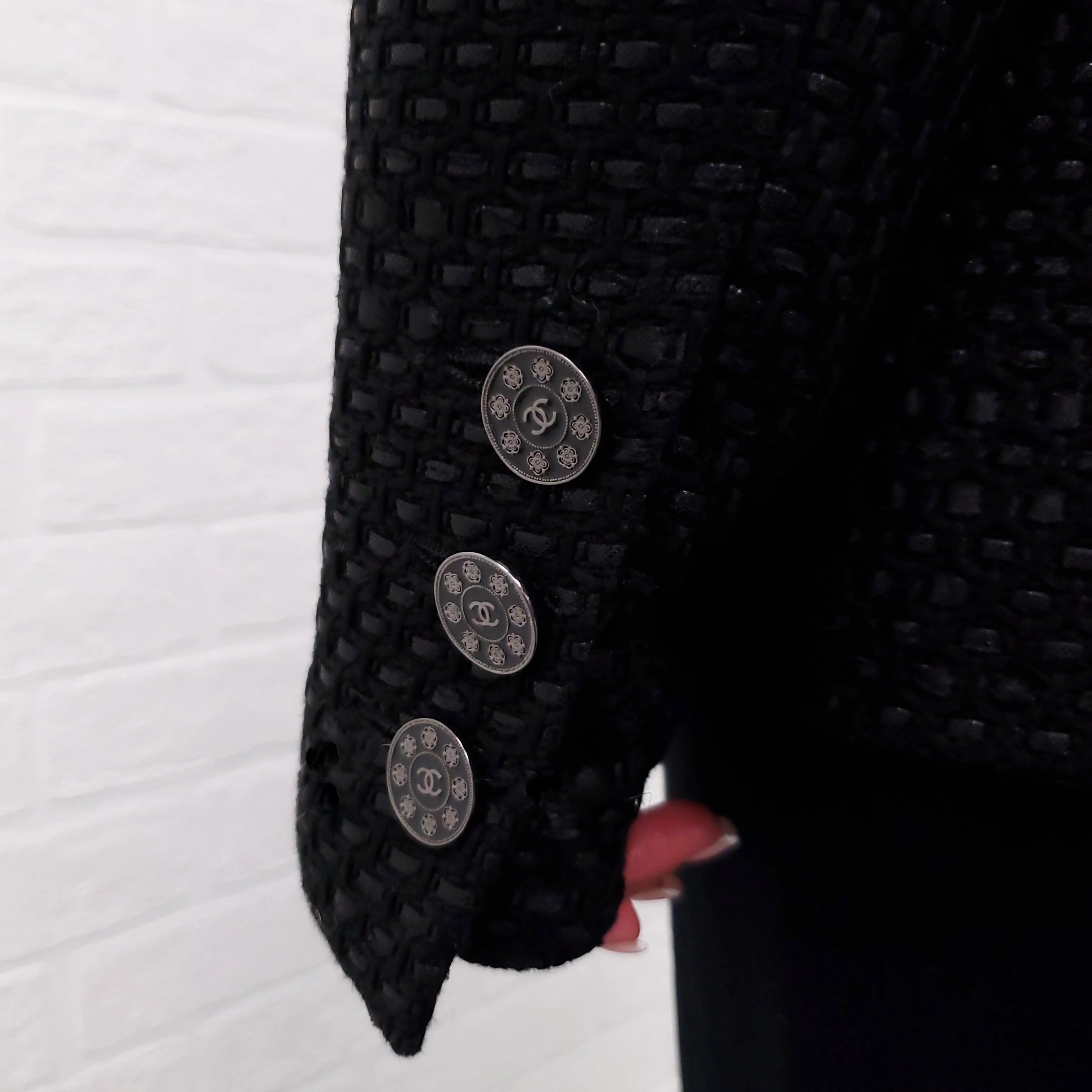 CHANEL BLACK LUREX TWEED JACKET WITH LOGO BUTTONS - SIZE 42 - Image 7