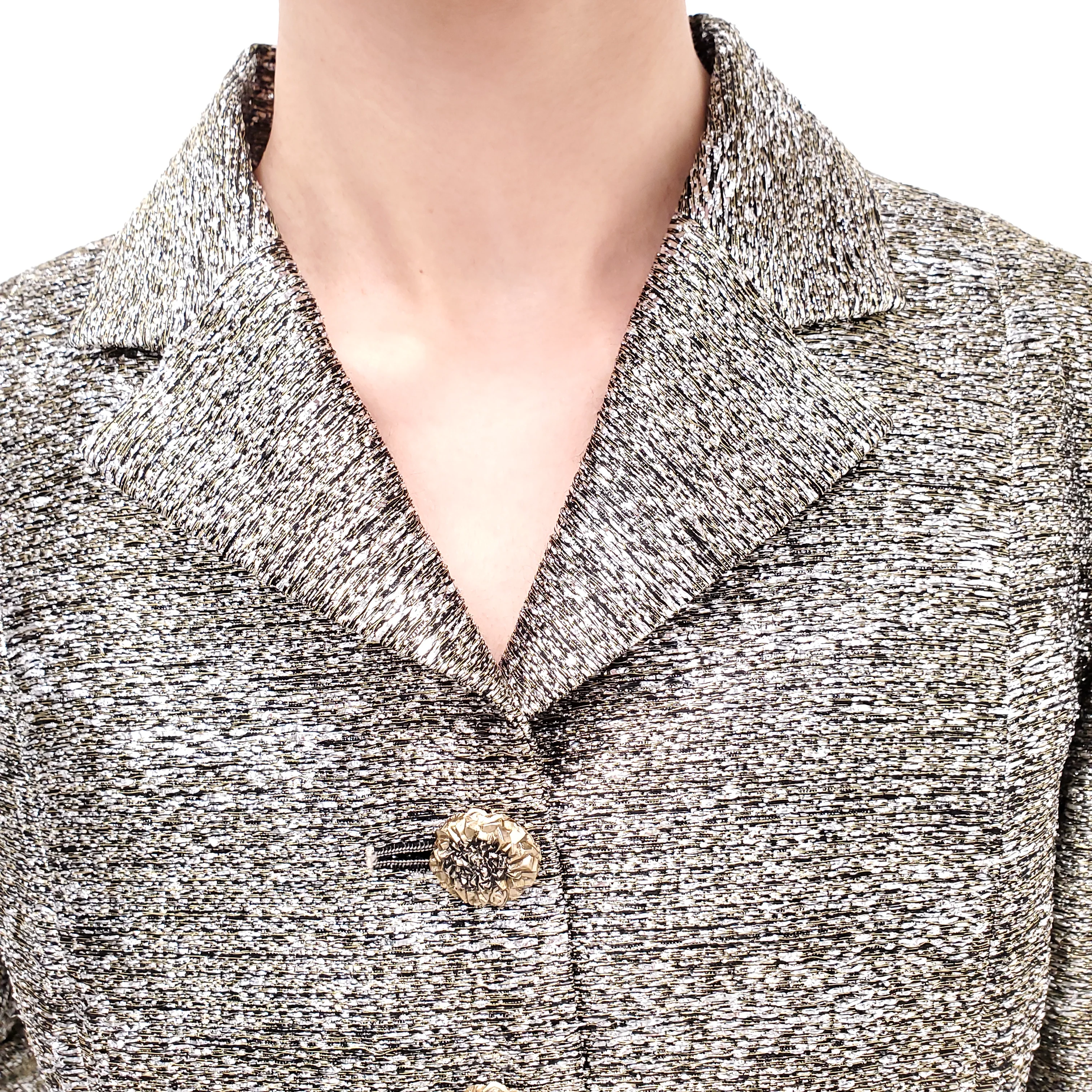 CHANEL GOLD METALLIC SUIT WITH FLORAL LOGO BUTTONS - SIZE 40 - Image 7