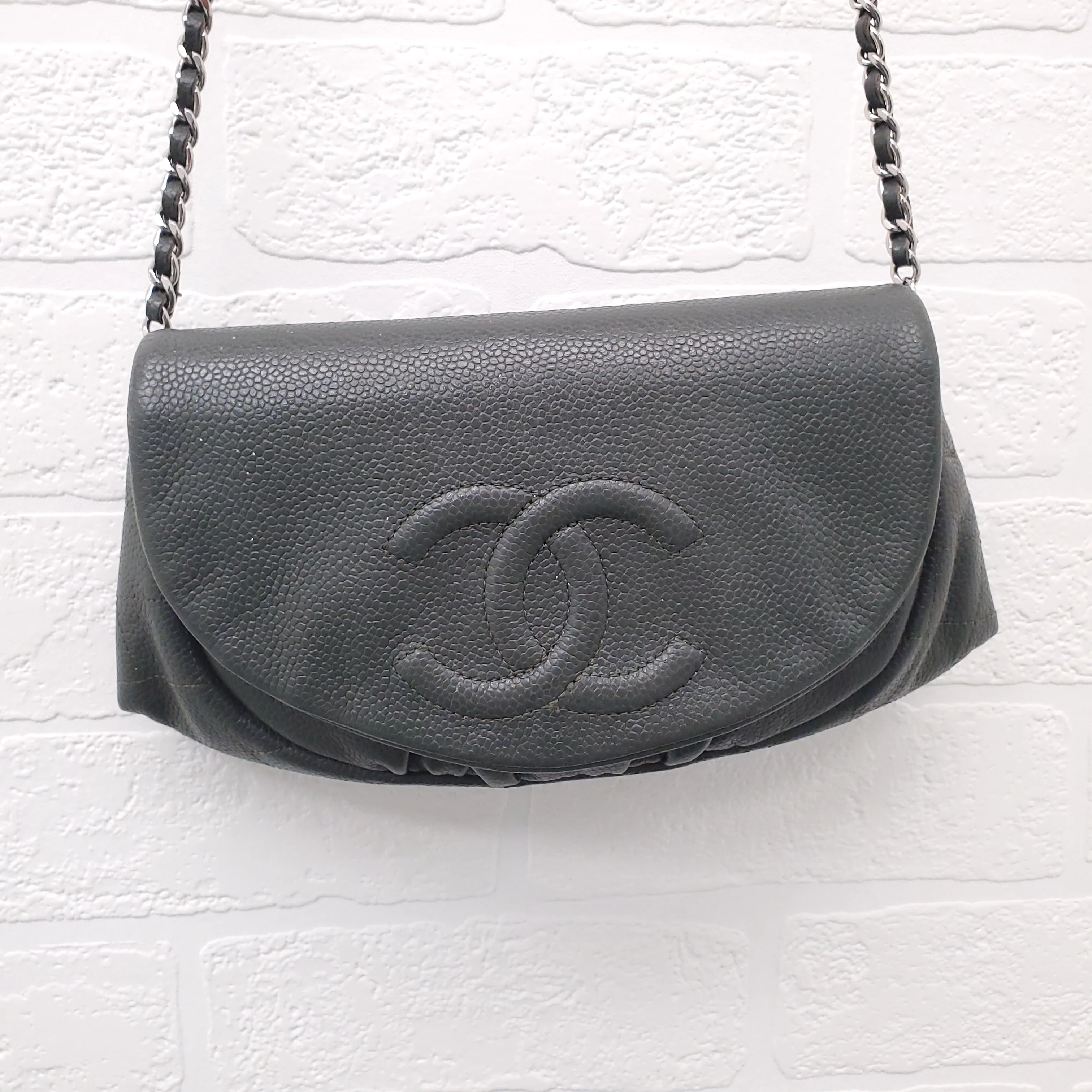 CHANEL KAKI HALF CRESCENT INTERLOCKING CC WALLET ON CHAIN - Image 3