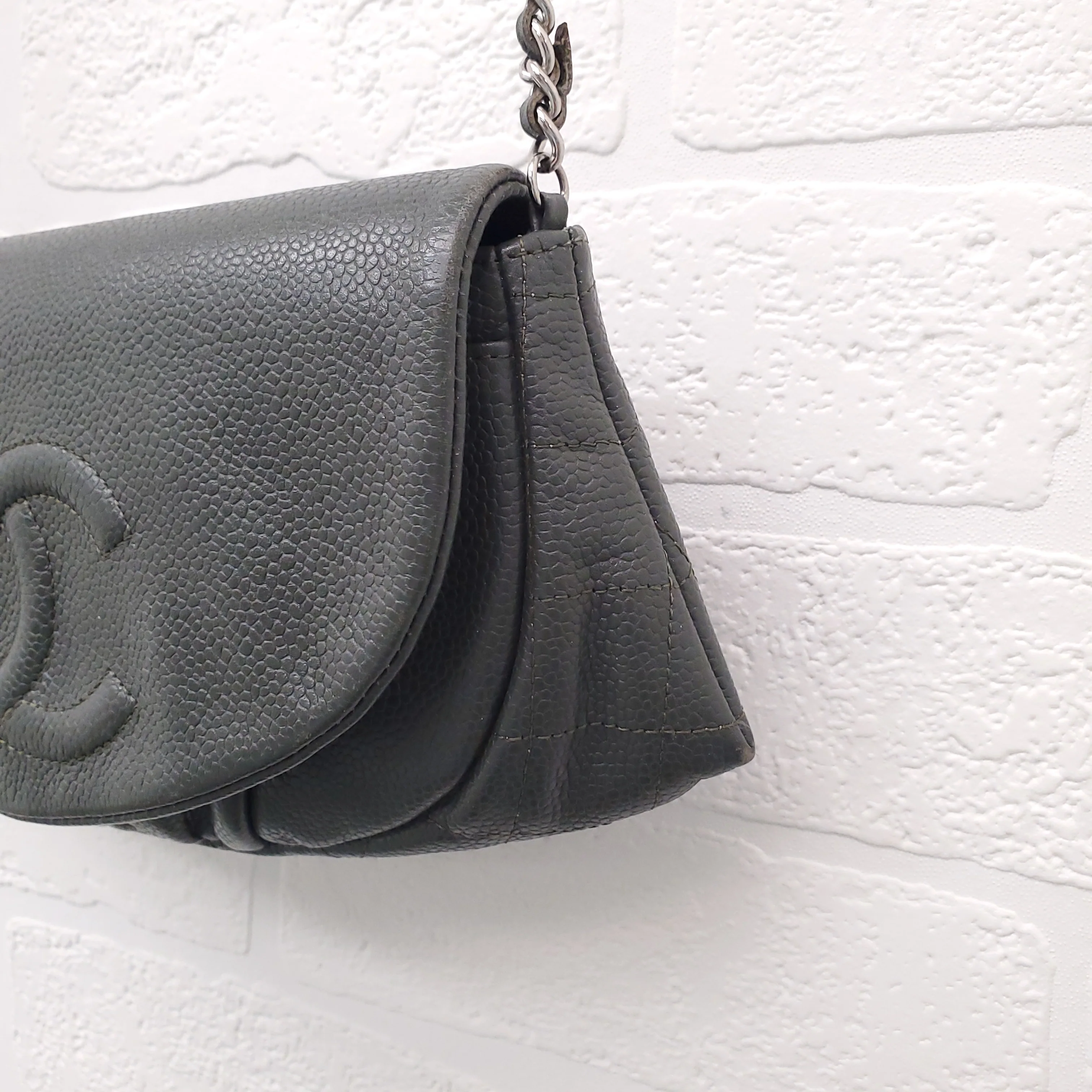 CHANEL KAKI HALF CRESCENT INTERLOCKING CC WALLET ON CHAIN - Image 5