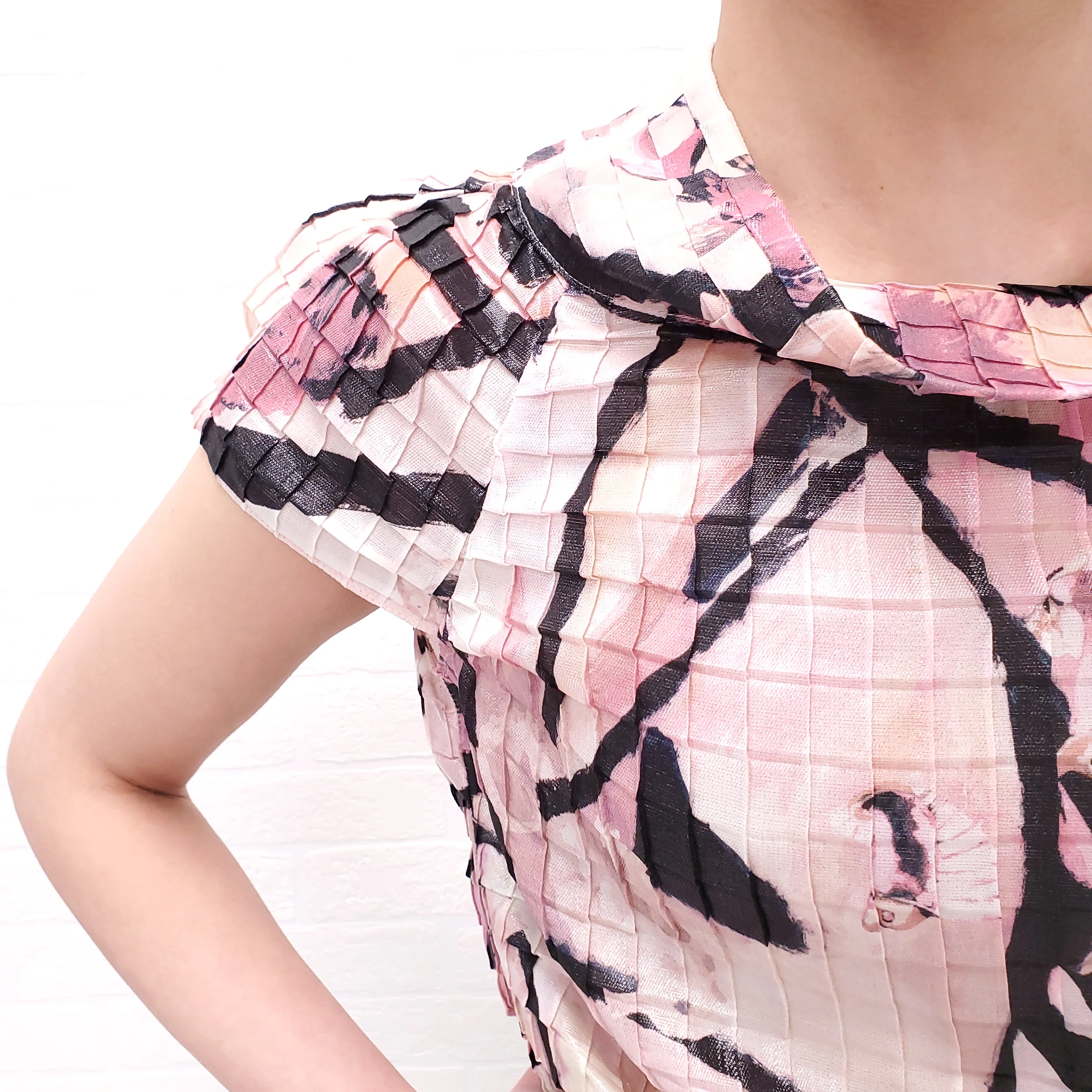 CHANEL LOGO CRINKLE BLOUSE - SIZE 40 - Image 3