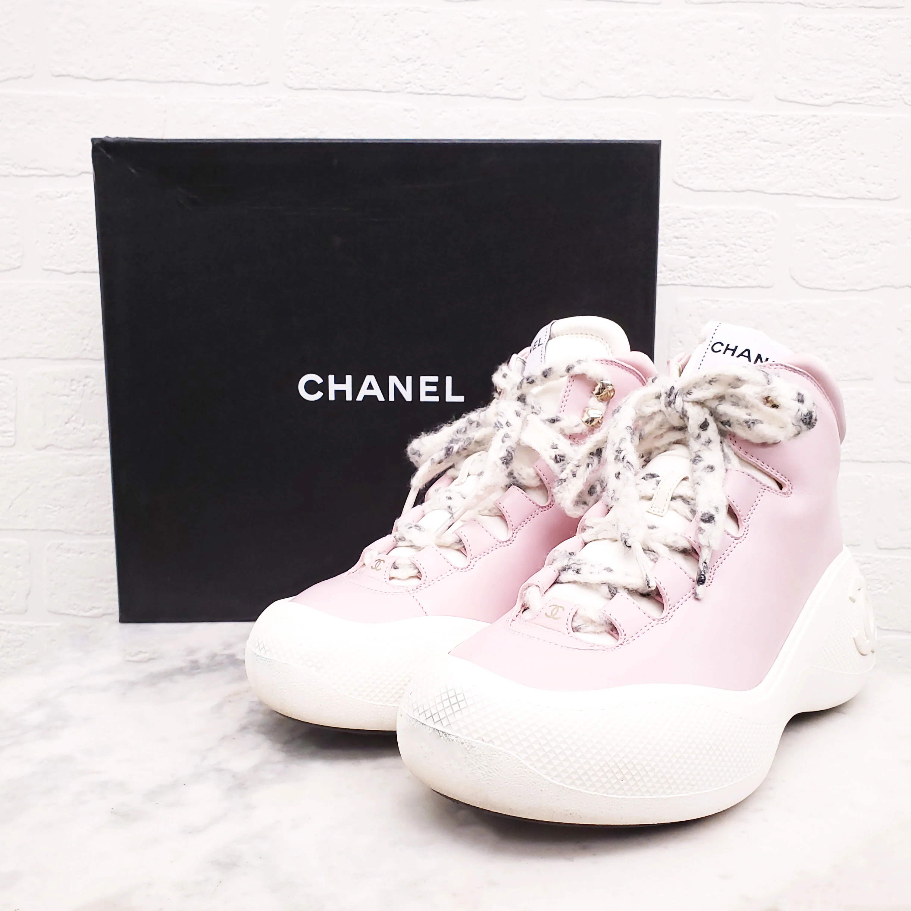 CHANEL PINK LEATHER LOGO BOOTS - SIZE 38.5 - Image 8