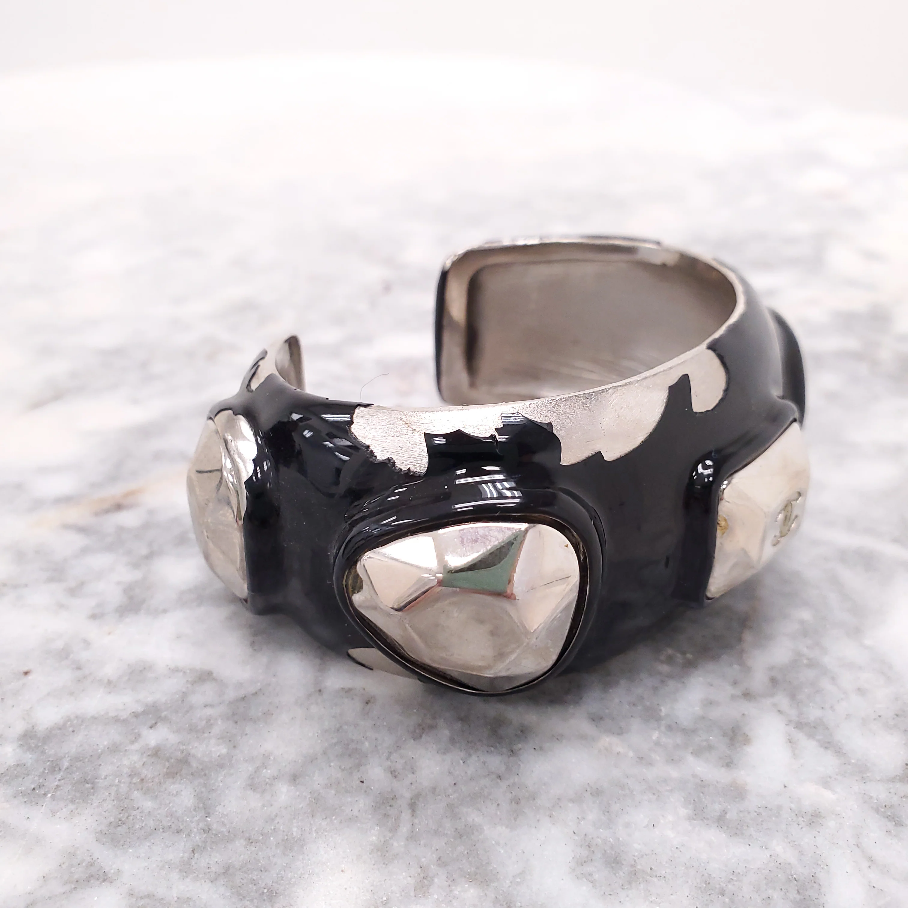 CHANEL VINTAGE BLACK ENAMEL CUFFS - Image 7