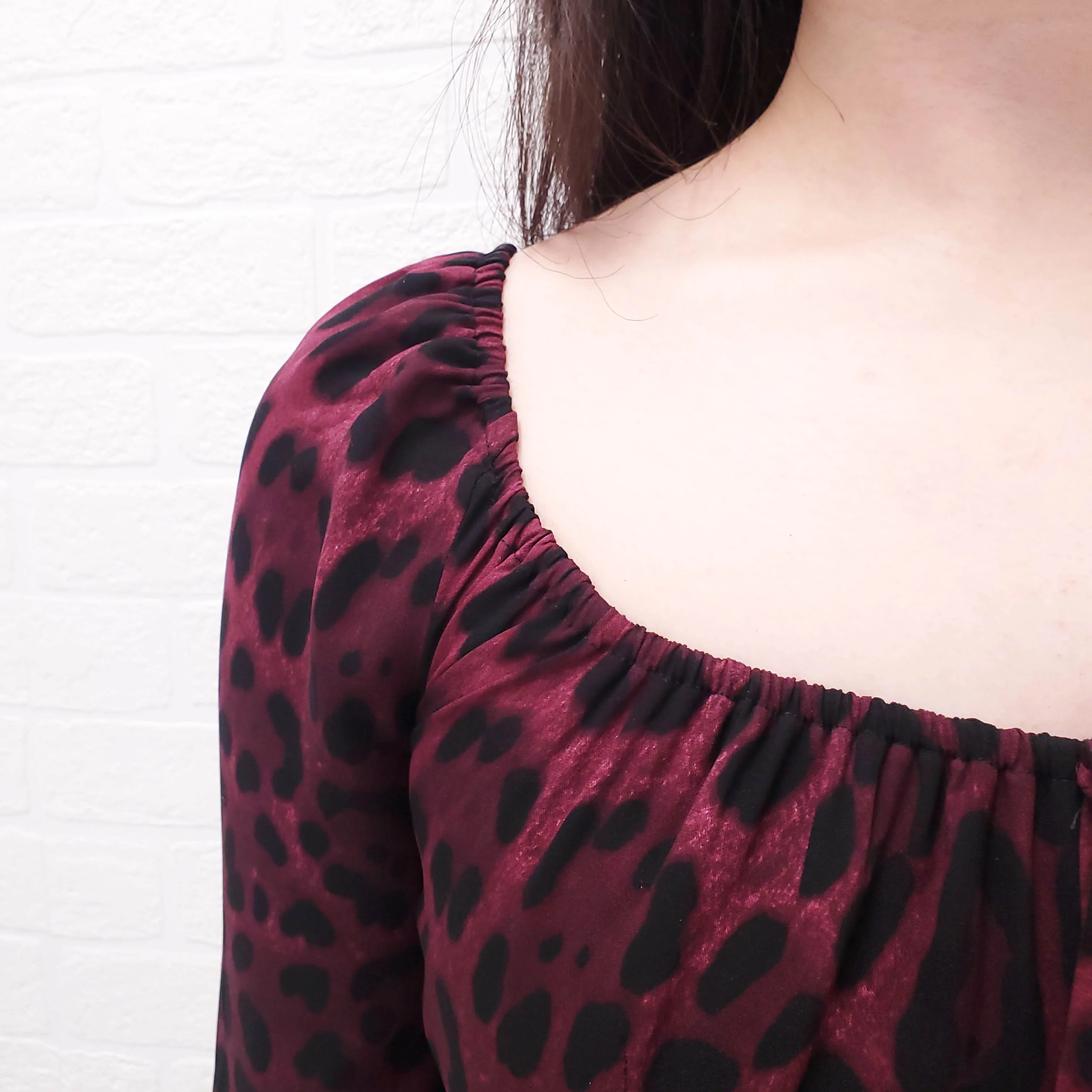 DOLCE & GABBANA BURGUNDY LEOPARD BLOUSE WITH TIE - SIZE 40 - Image 3