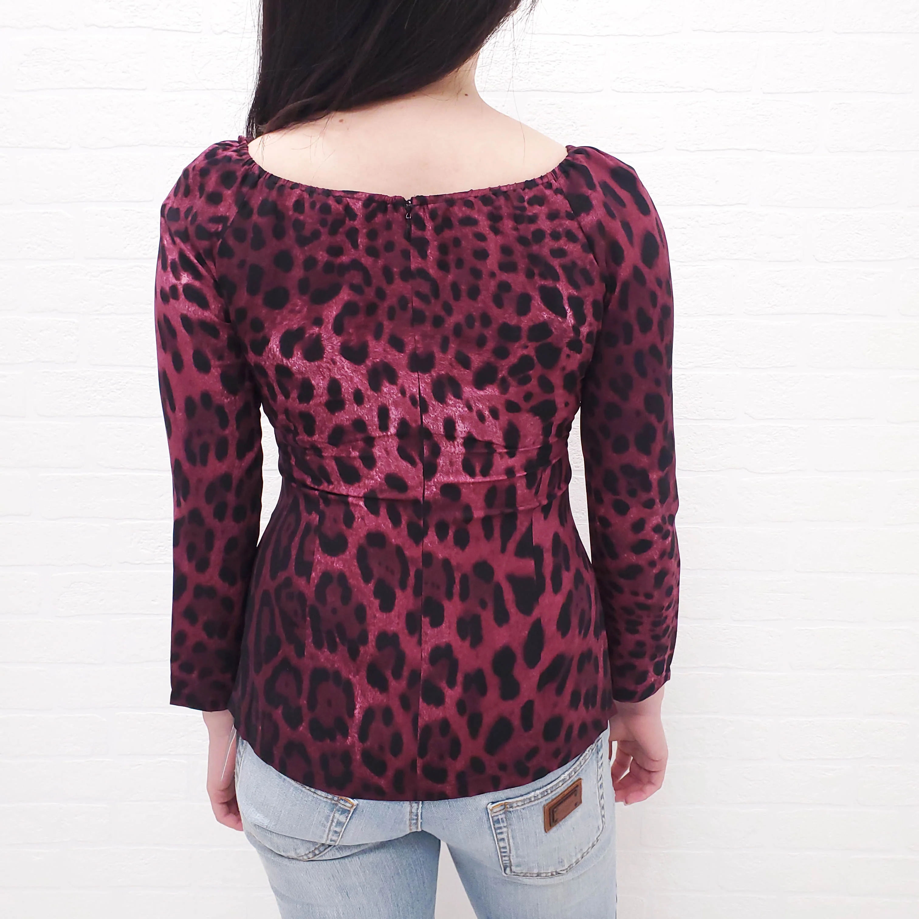 DOLCE & GABBANA BURGUNDY LEOPARD BLOUSE WITH TIE - SIZE 40 - Image 5