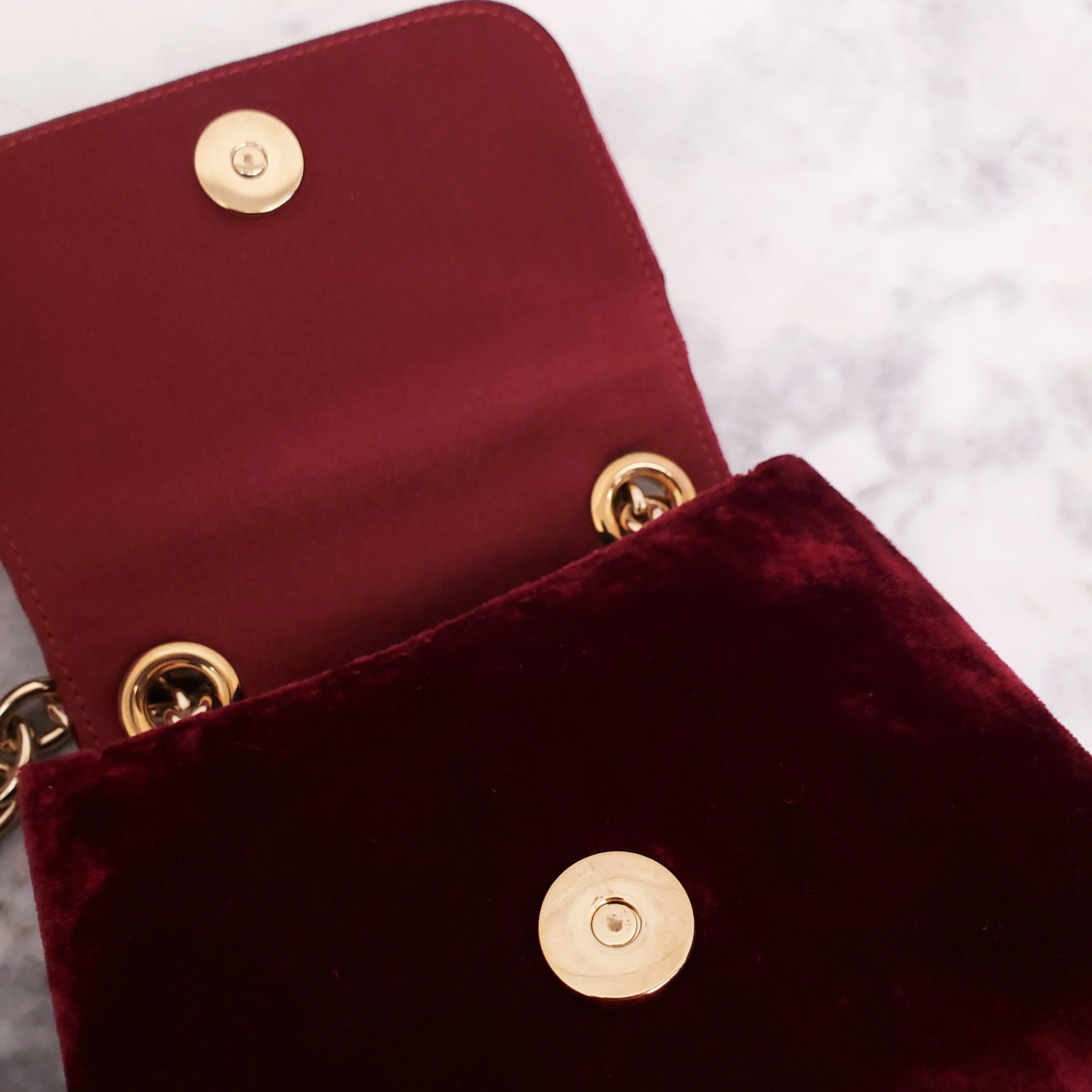 DOLCE & GABBANA BURGUNDY VELVET SHOULDER BAG WITH CRYSTAL EMBLEM - Image 10