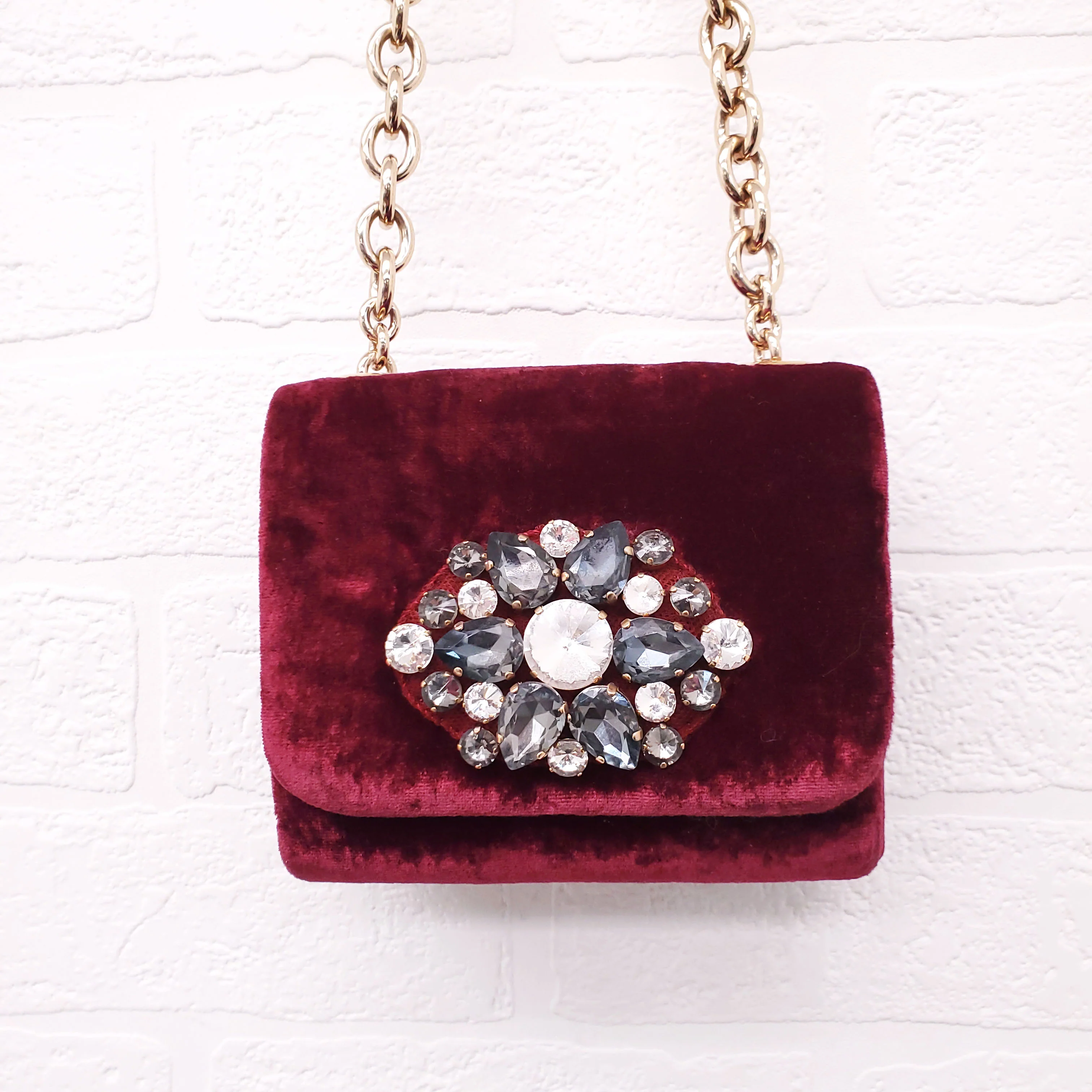 DOLCE & GABBANA BURGUNDY VELVET SHOULDER BAG WITH CRYSTAL EMBLEM - Image 3