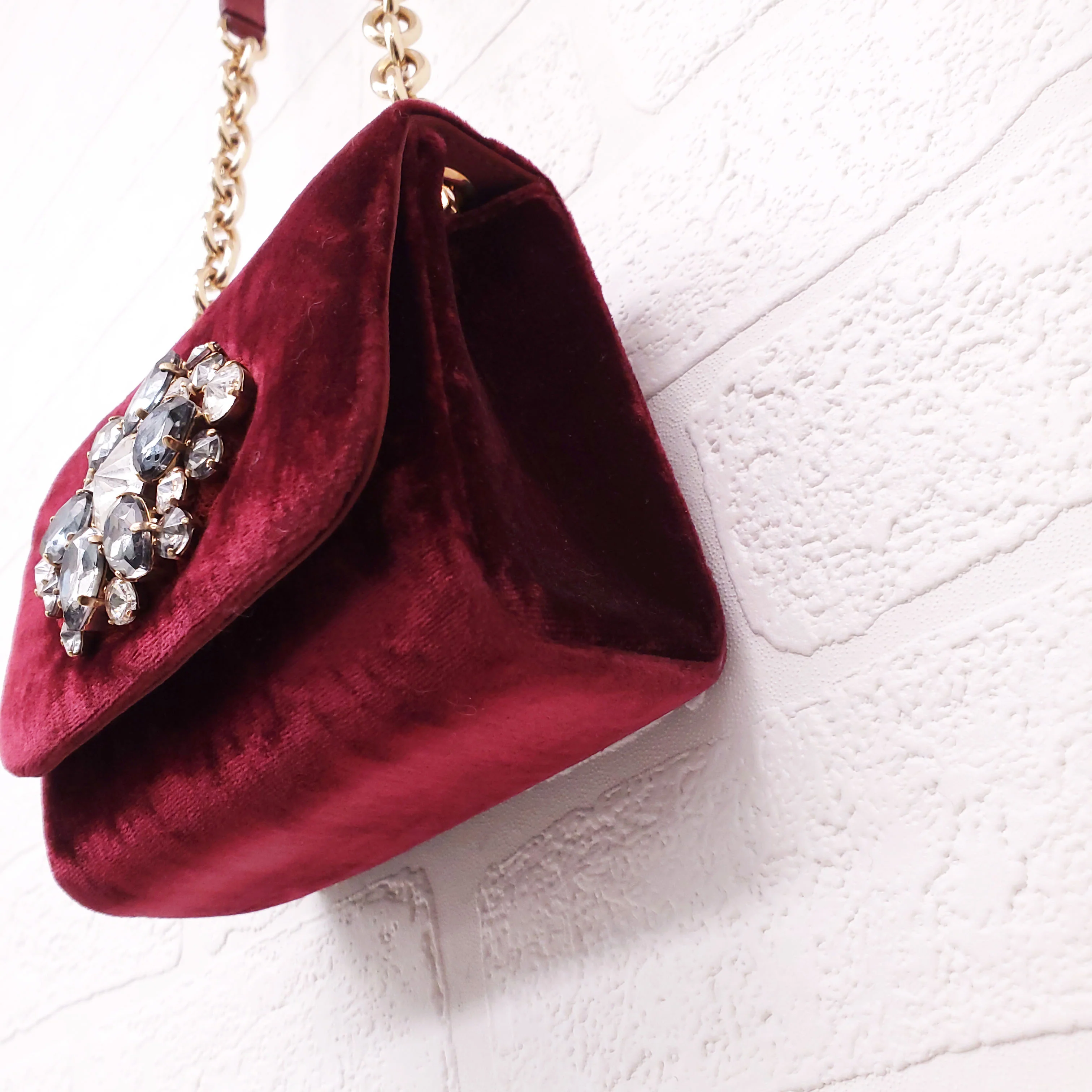DOLCE & GABBANA BURGUNDY VELVET SHOULDER BAG WITH CRYSTAL EMBLEM - Image 6