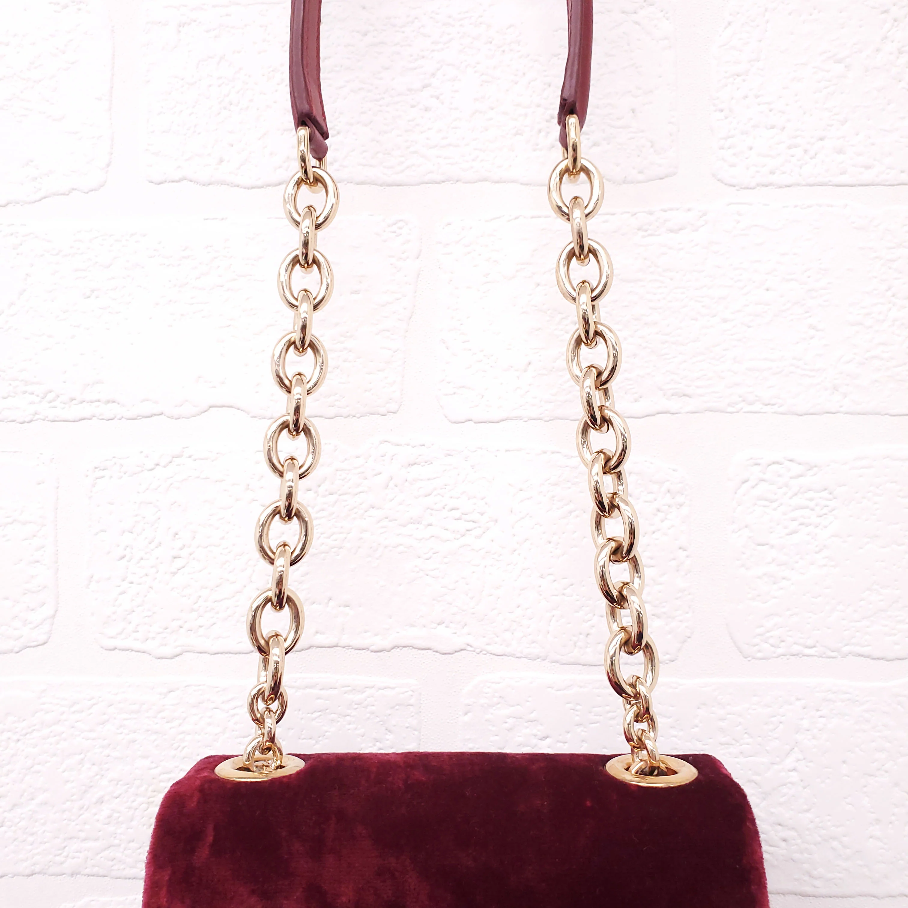 DOLCE & GABBANA BURGUNDY VELVET SHOULDER BAG WITH CRYSTAL EMBLEM - Image 7