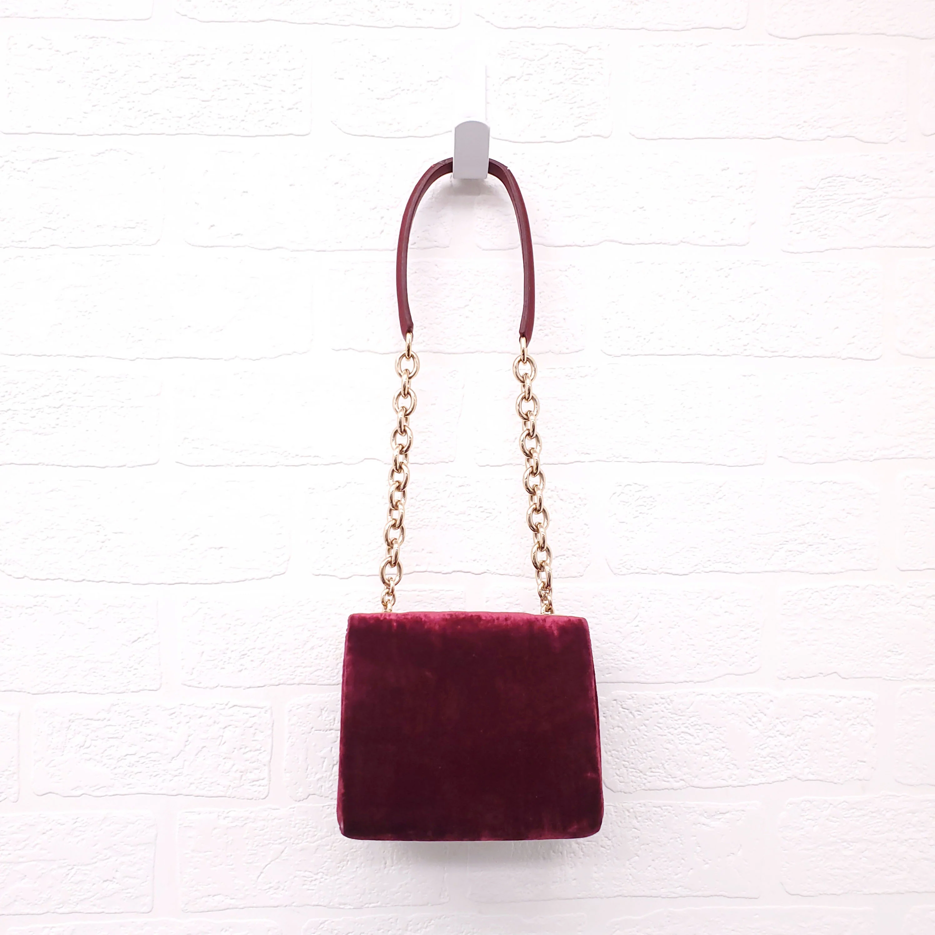 DOLCE & GABBANA BURGUNDY VELVET SHOULDER BAG WITH CRYSTAL EMBLEM - Image 9