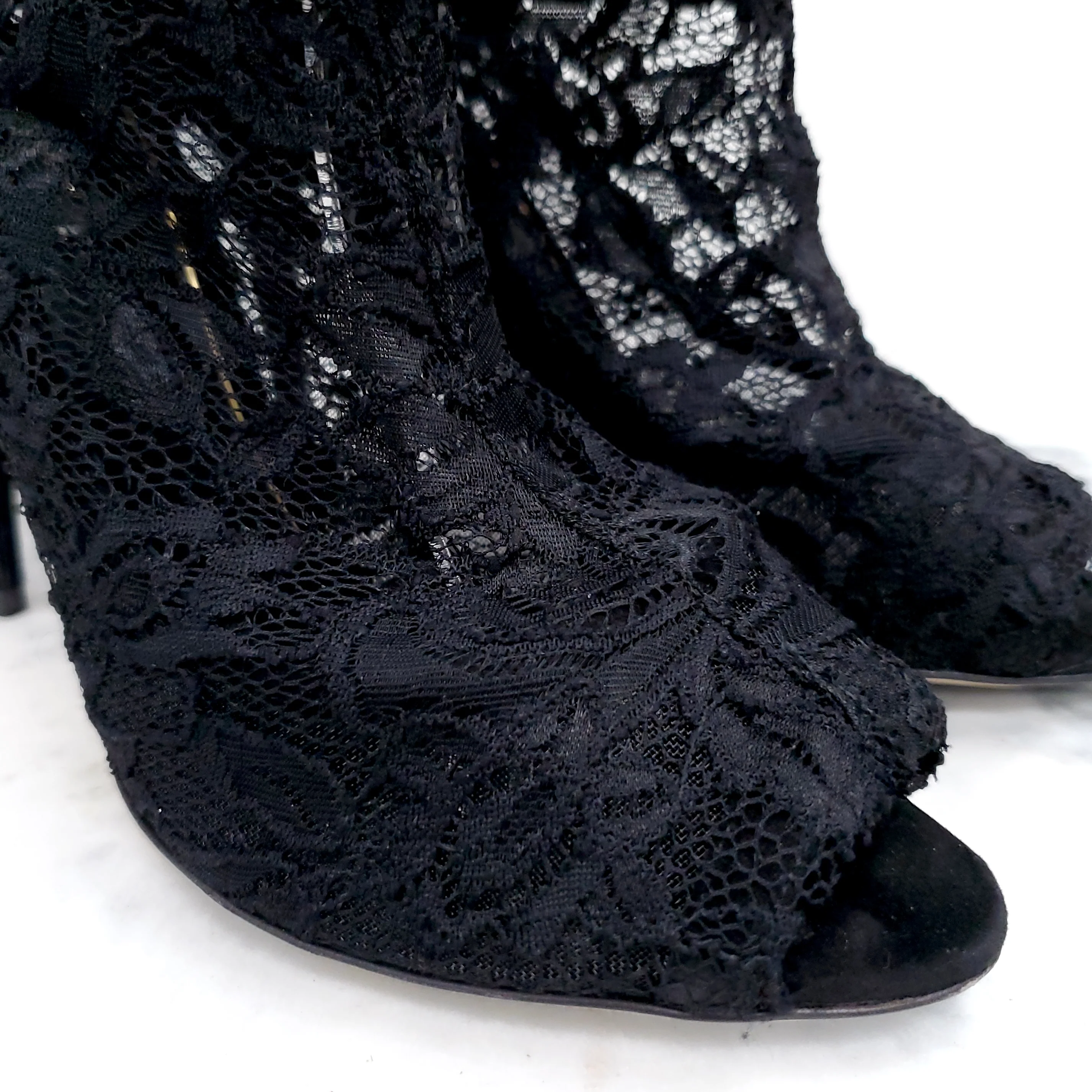 DOLCE & GABBANA LACE HEELS - SIZE 40 - Image 4