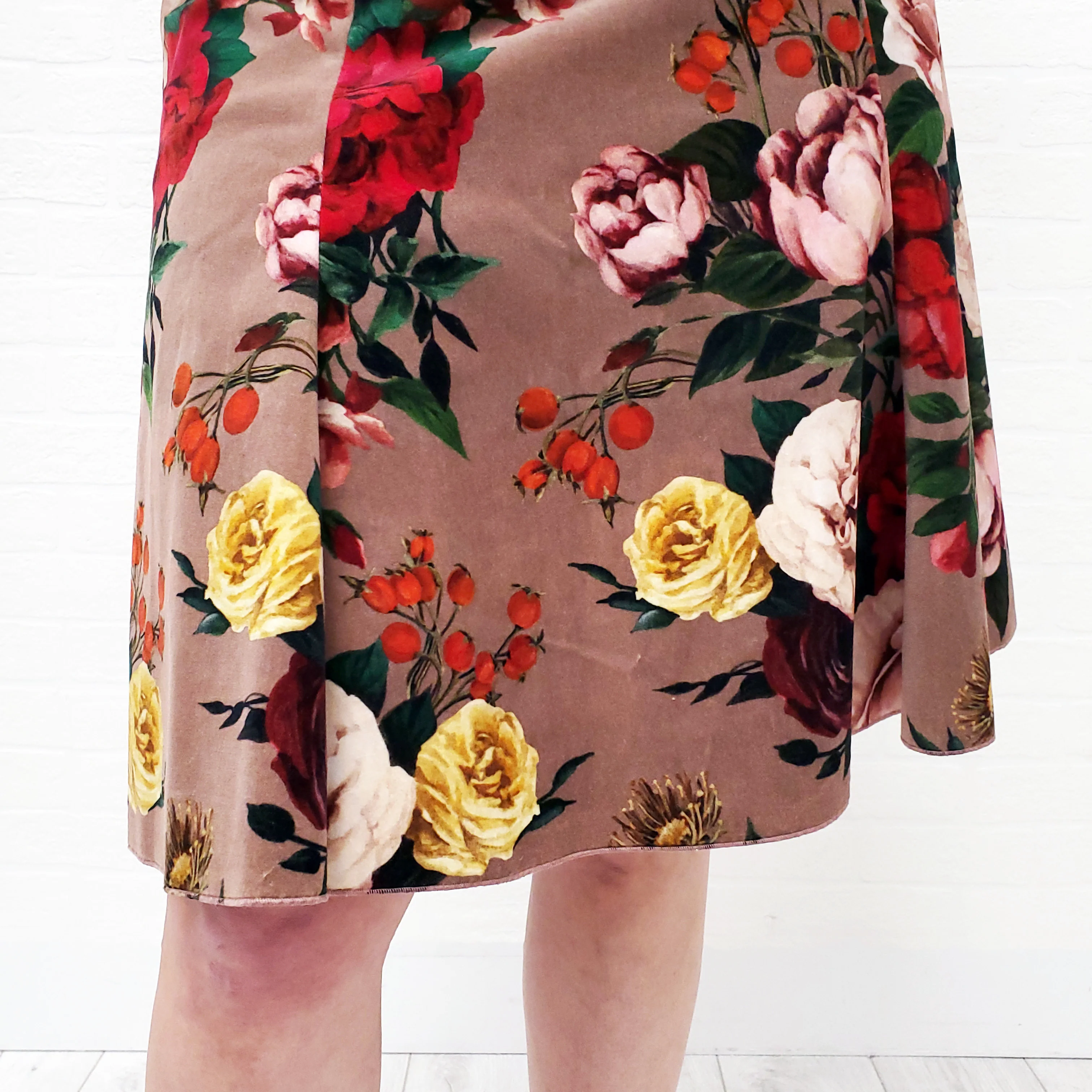 DOLCE & GABBANA PINK FLORAL VELVET SKIRT - SIZE 44 - Image 3