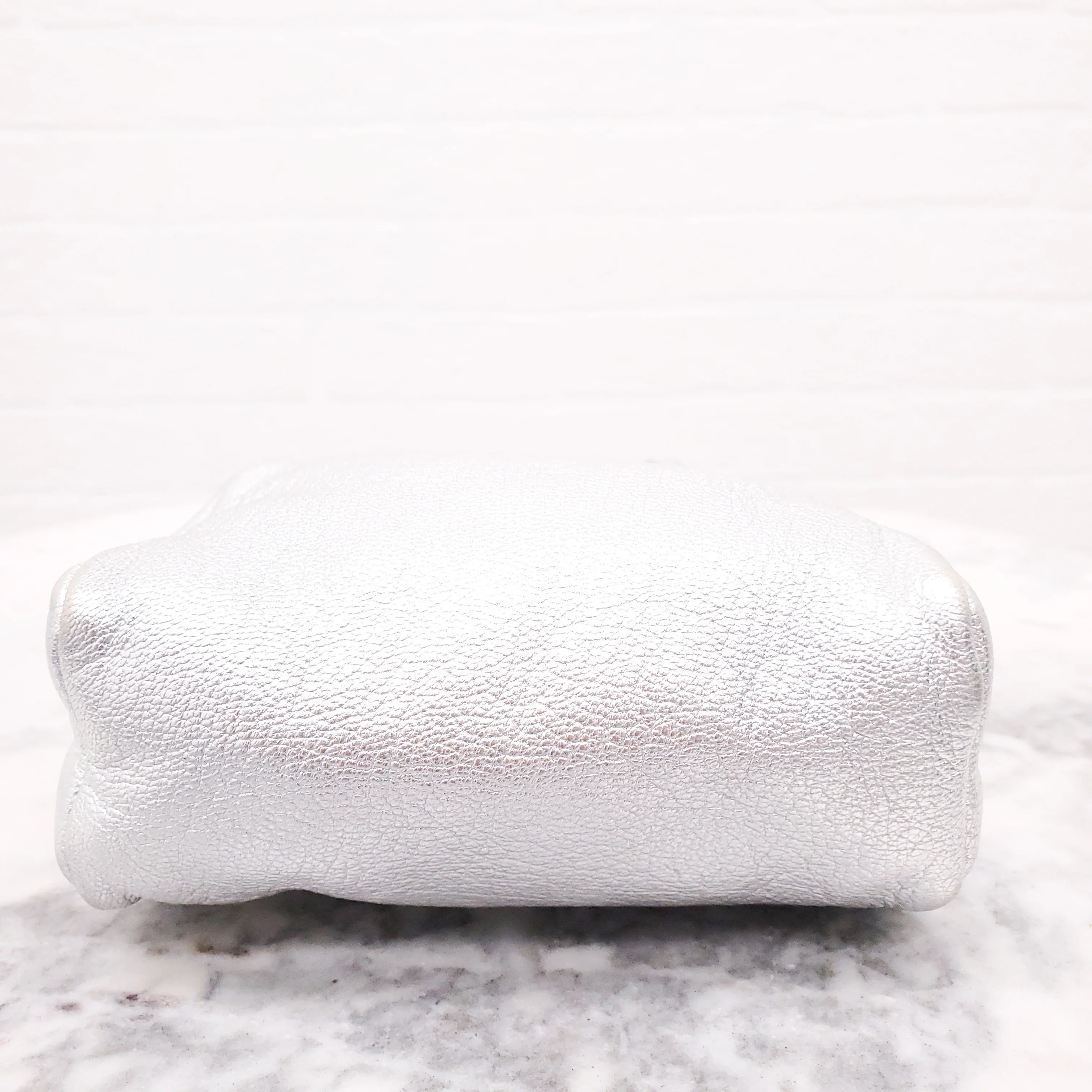 DOLCE & GABBANA SILVER LEATHER MINI PURSE WITH GOLD LOGO - Image 11