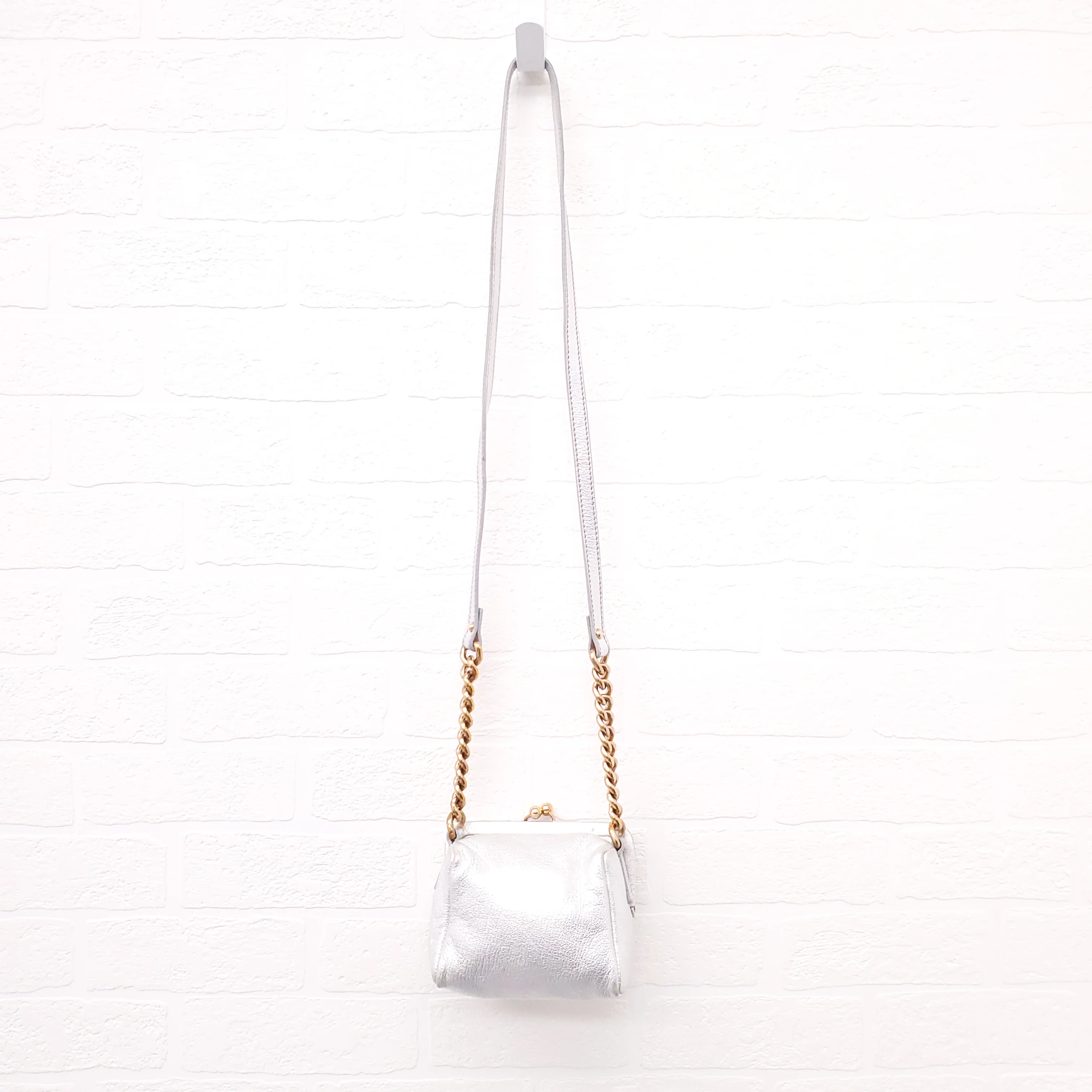 DOLCE & GABBANA SILVER LEATHER MINI PURSE WITH GOLD LOGO - Image 7