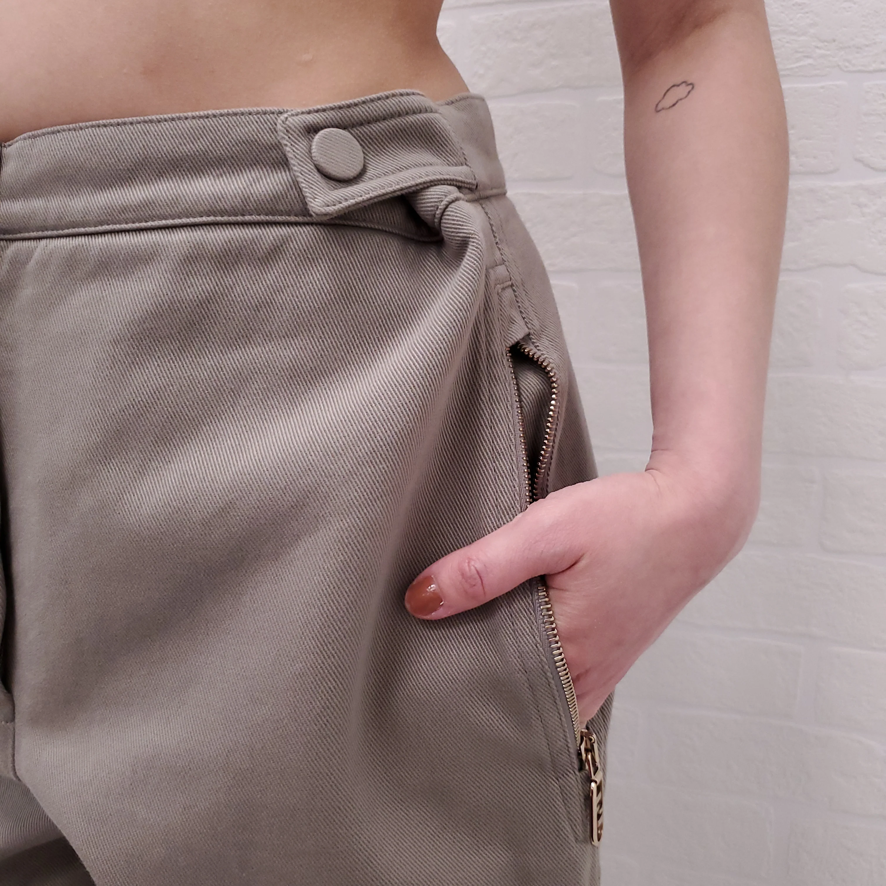 FENDI TAUPE CARGO PANTS WITH LOGO ZIPPERS - SIZE 40 - Image 3