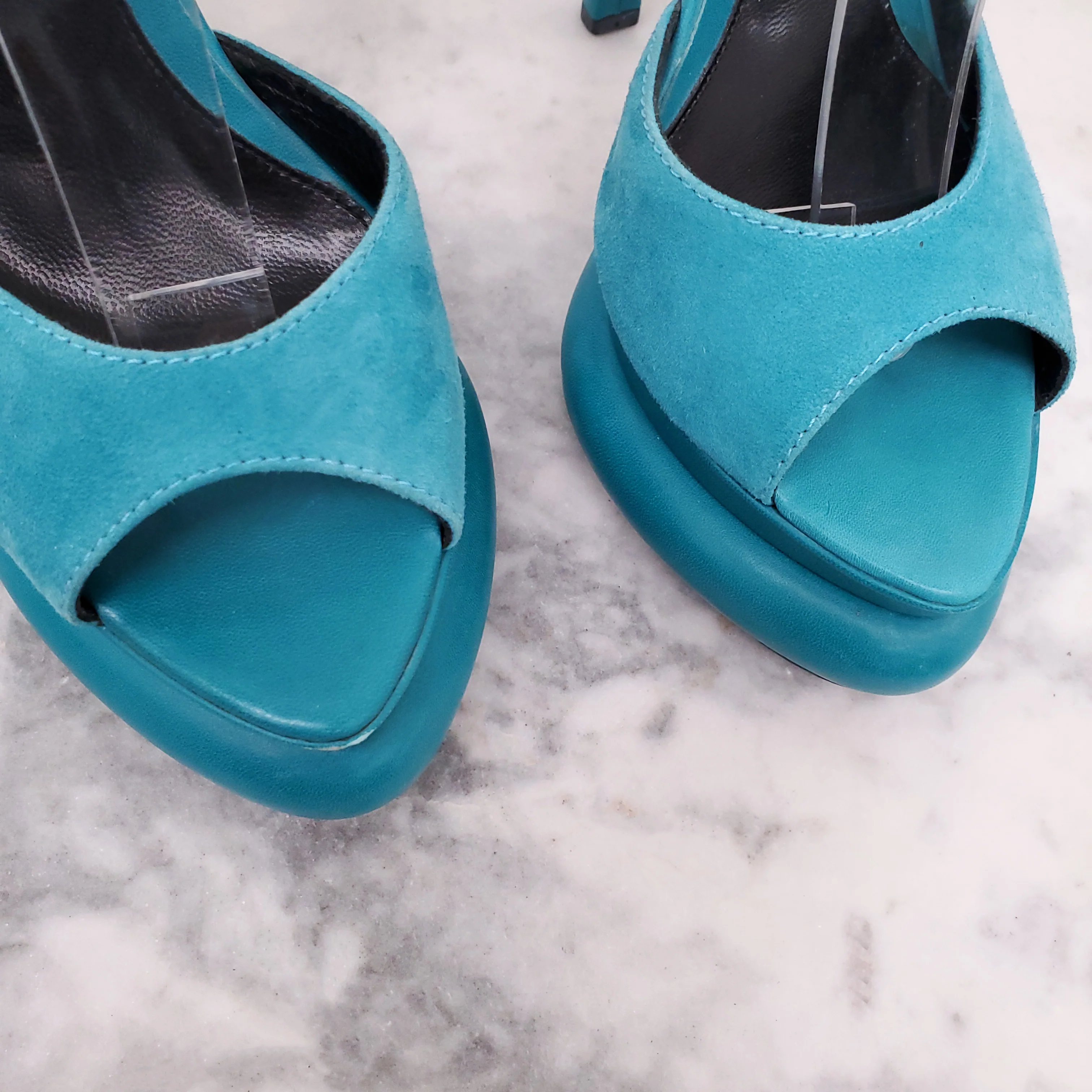 FENDI TURQUOISE SUEDE HEELS - SIZE 36.5 - Image 3