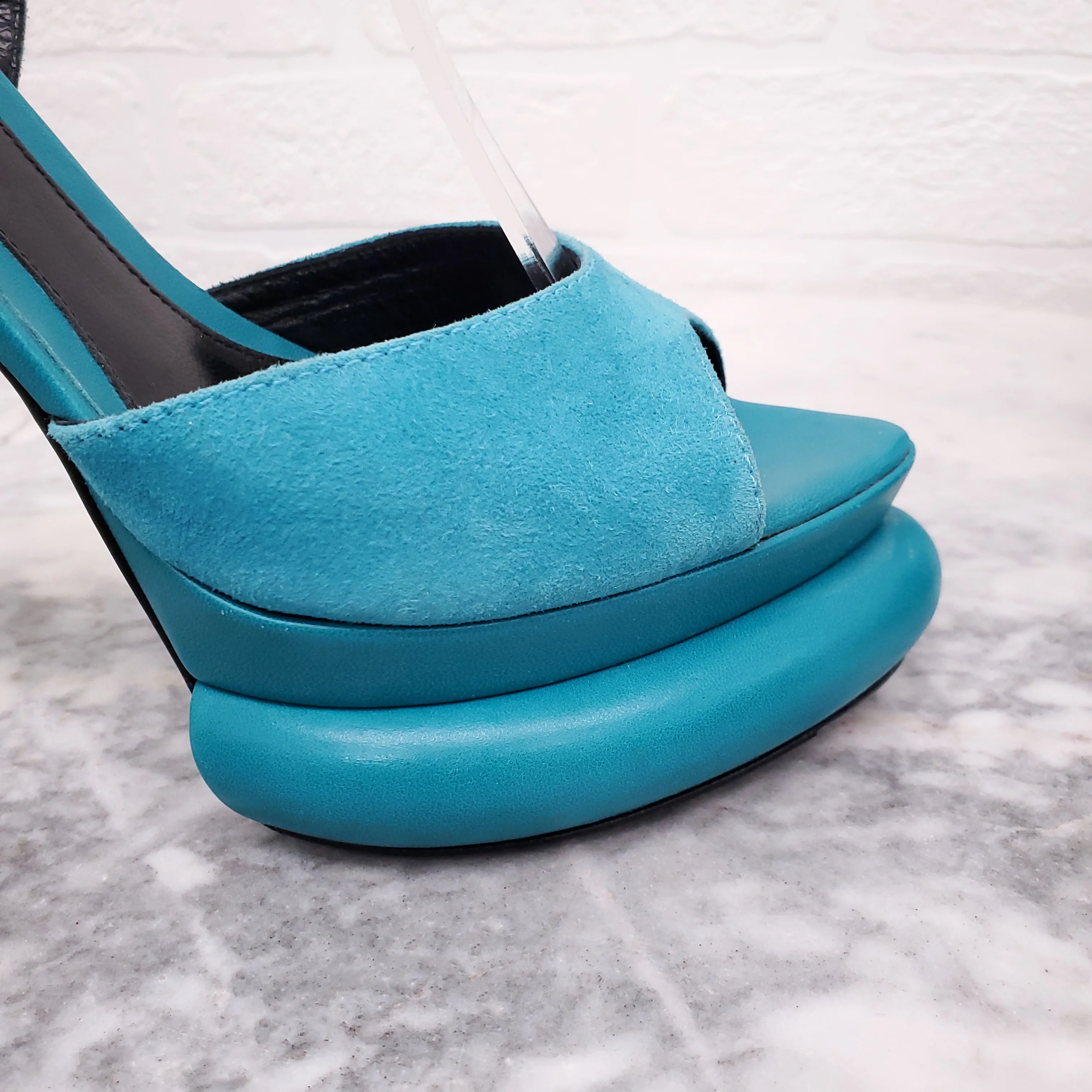 FENDI TURQUOISE SUEDE HEELS - SIZE 36.5 - Image 5