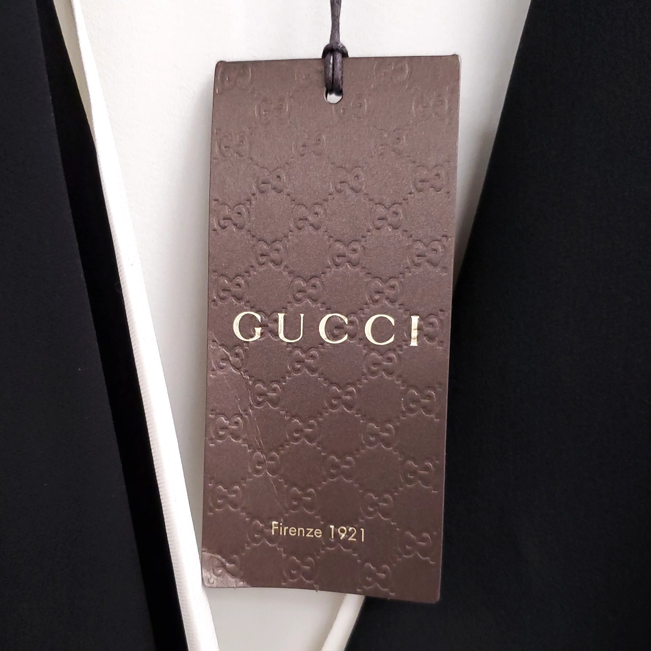 GUCCI BLACK & CREAM PLEATED DRESS WITH GREEN CRYSTAL CLASP ($6900) - SIZE 42 - Image 3