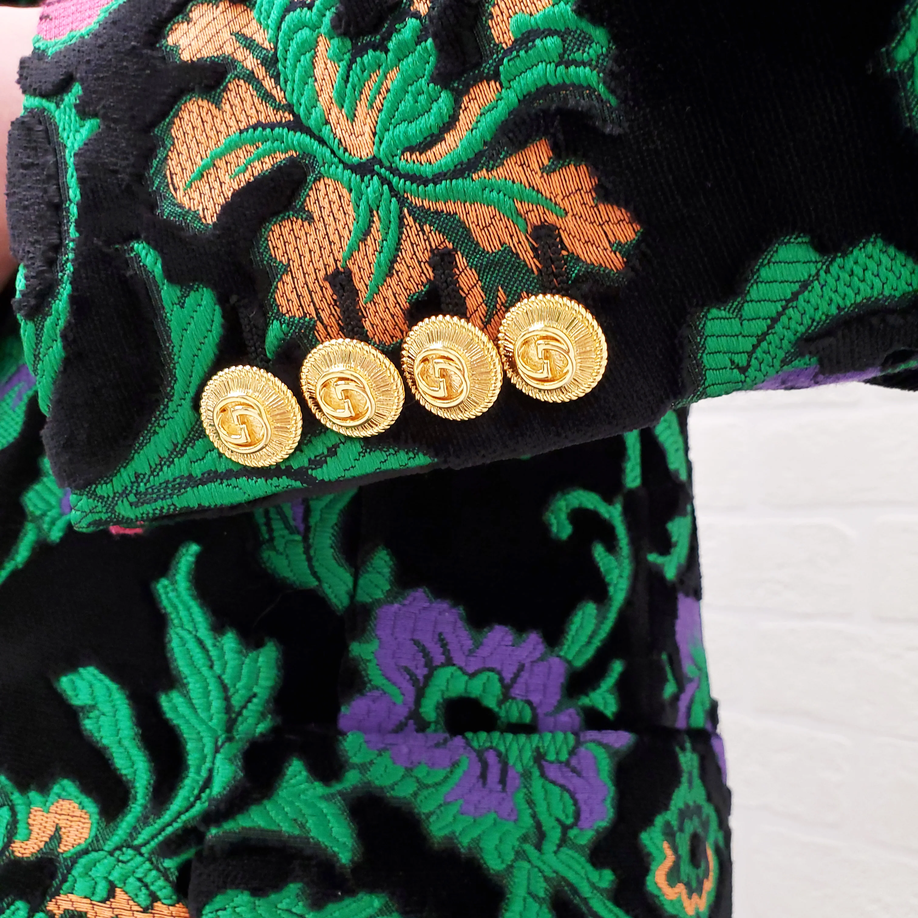 GUCCI BLACK VELVET FLORAL BLAZER - SIZE 40 - Image 5