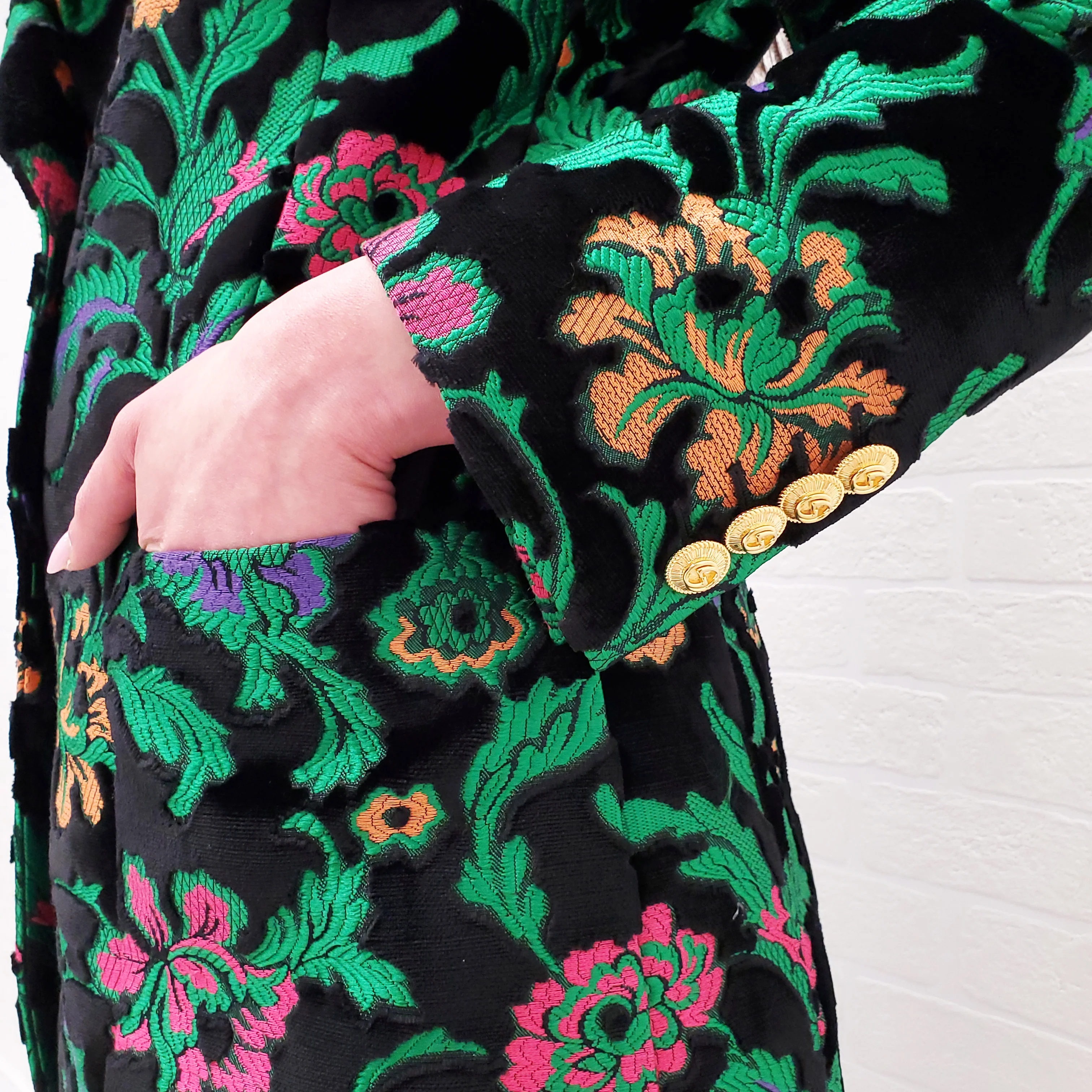 GUCCI BLACK VELVET FLORAL BLAZER - SIZE 40 - Image 6