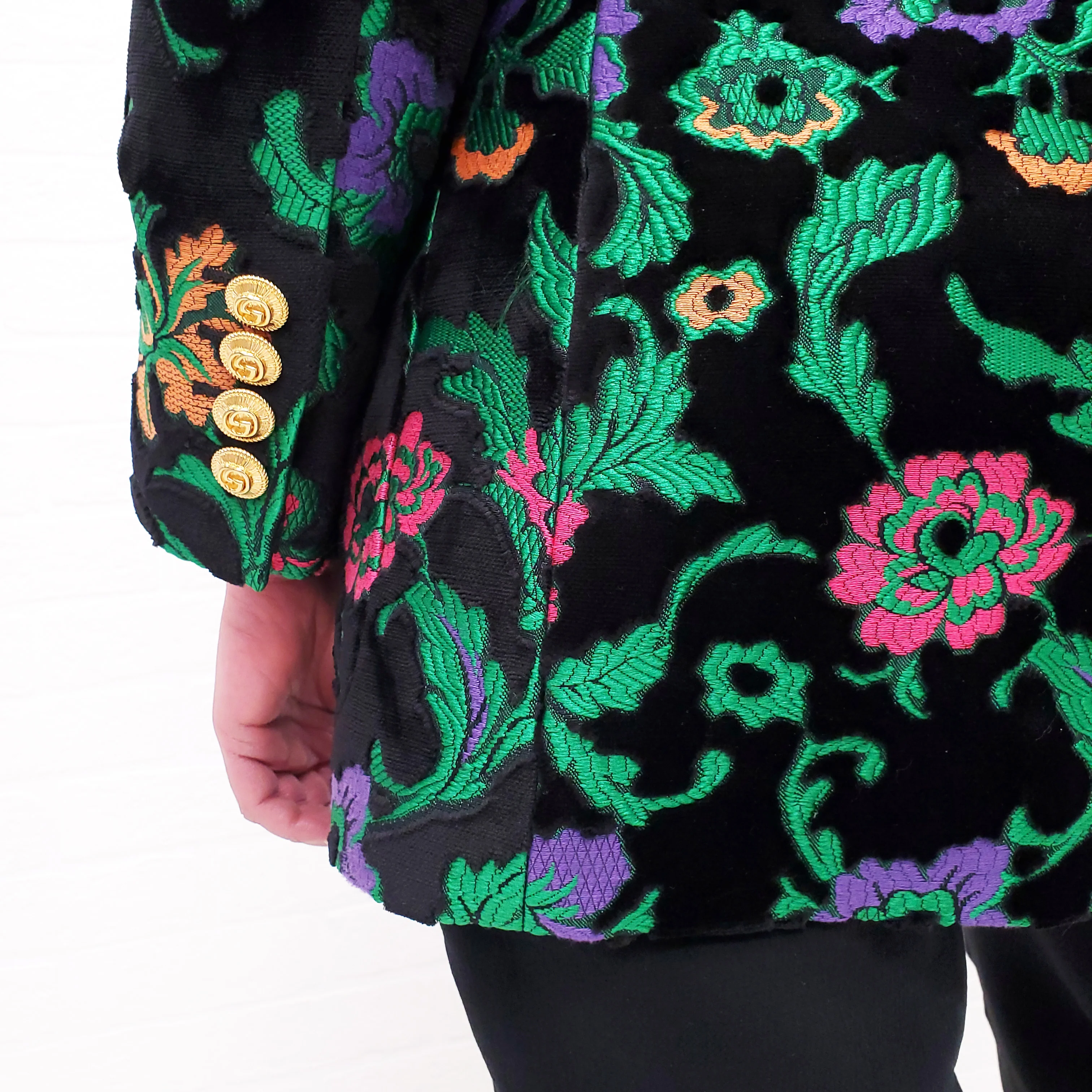 GUCCI BLACK VELVET FLORAL BLAZER - SIZE 40 - Image 8