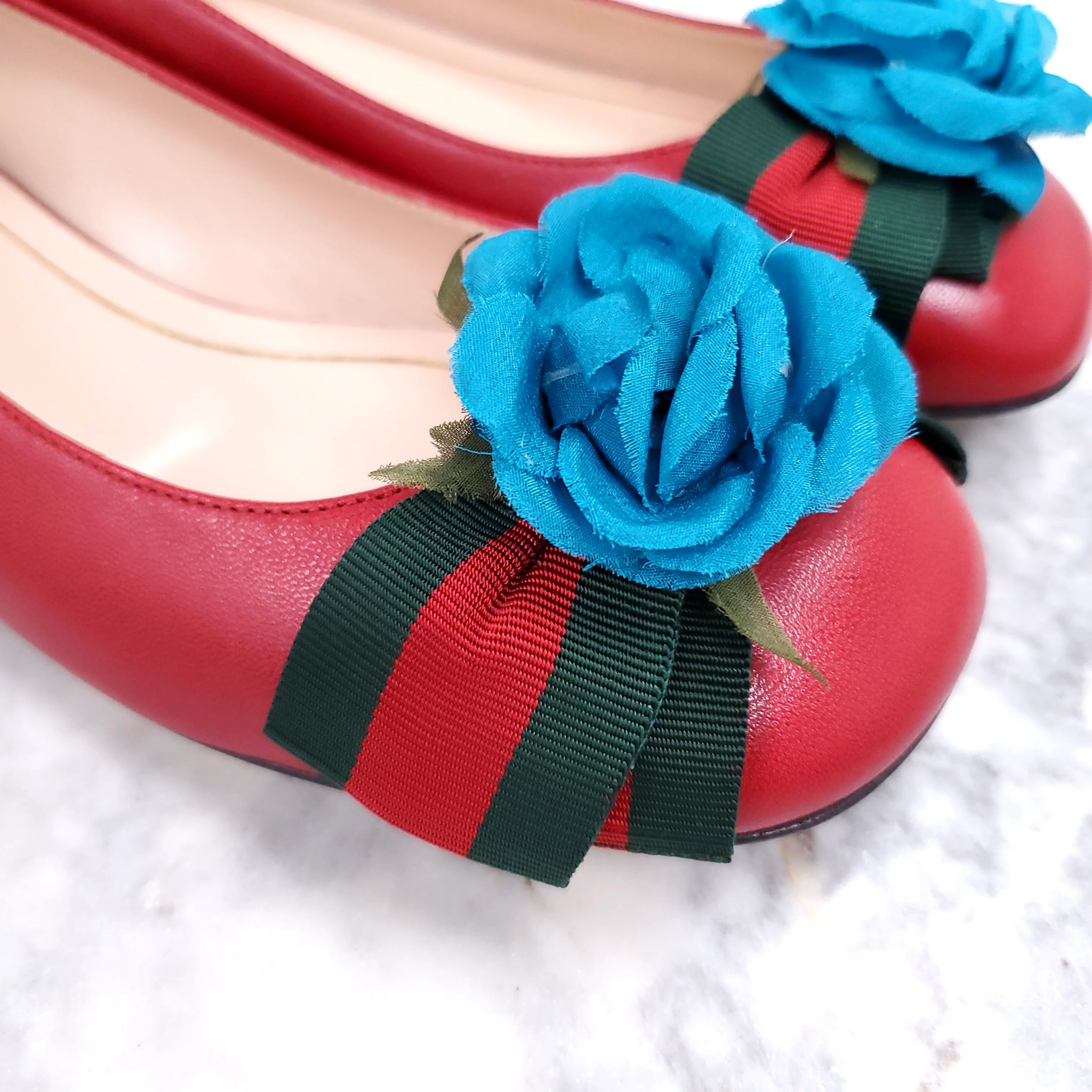 GUCCI FLATS WITH BOW DETAILS - SIZE 35.5 - Image 4
