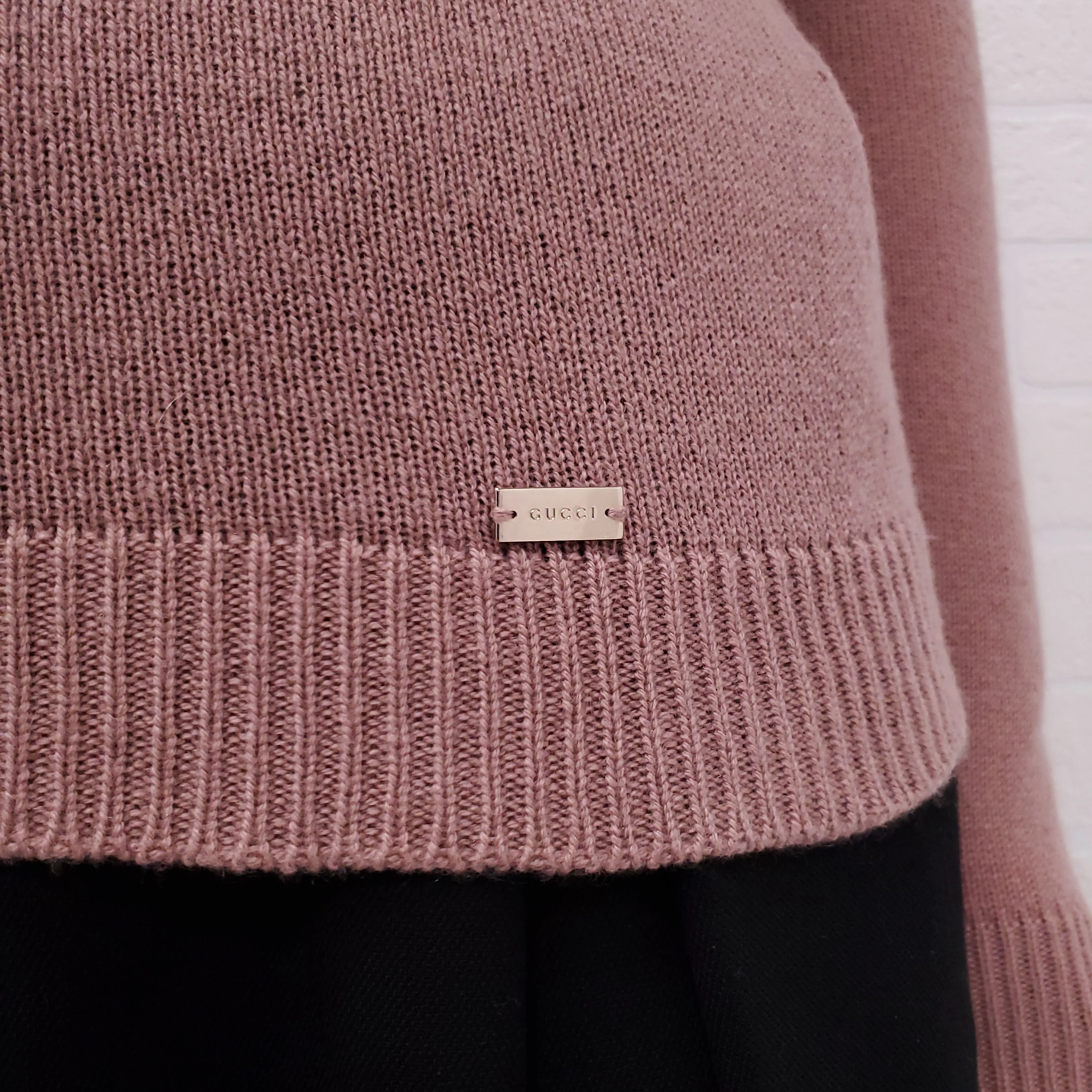 GUCCI PINK CASHMERE V NECK SWEATER - SIZE S - Image 3