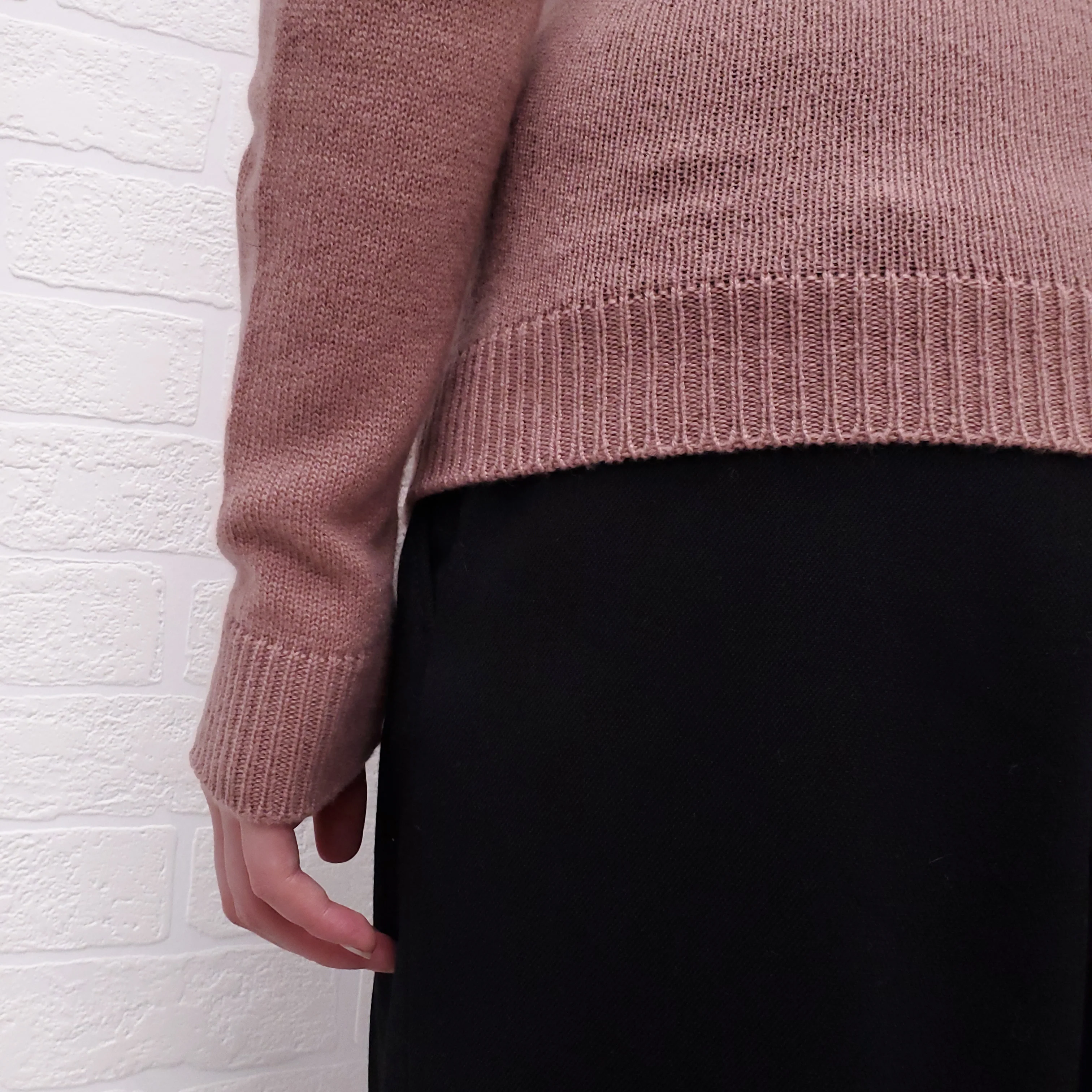 GUCCI PINK CASHMERE V NECK SWEATER - SIZE S - Image 4