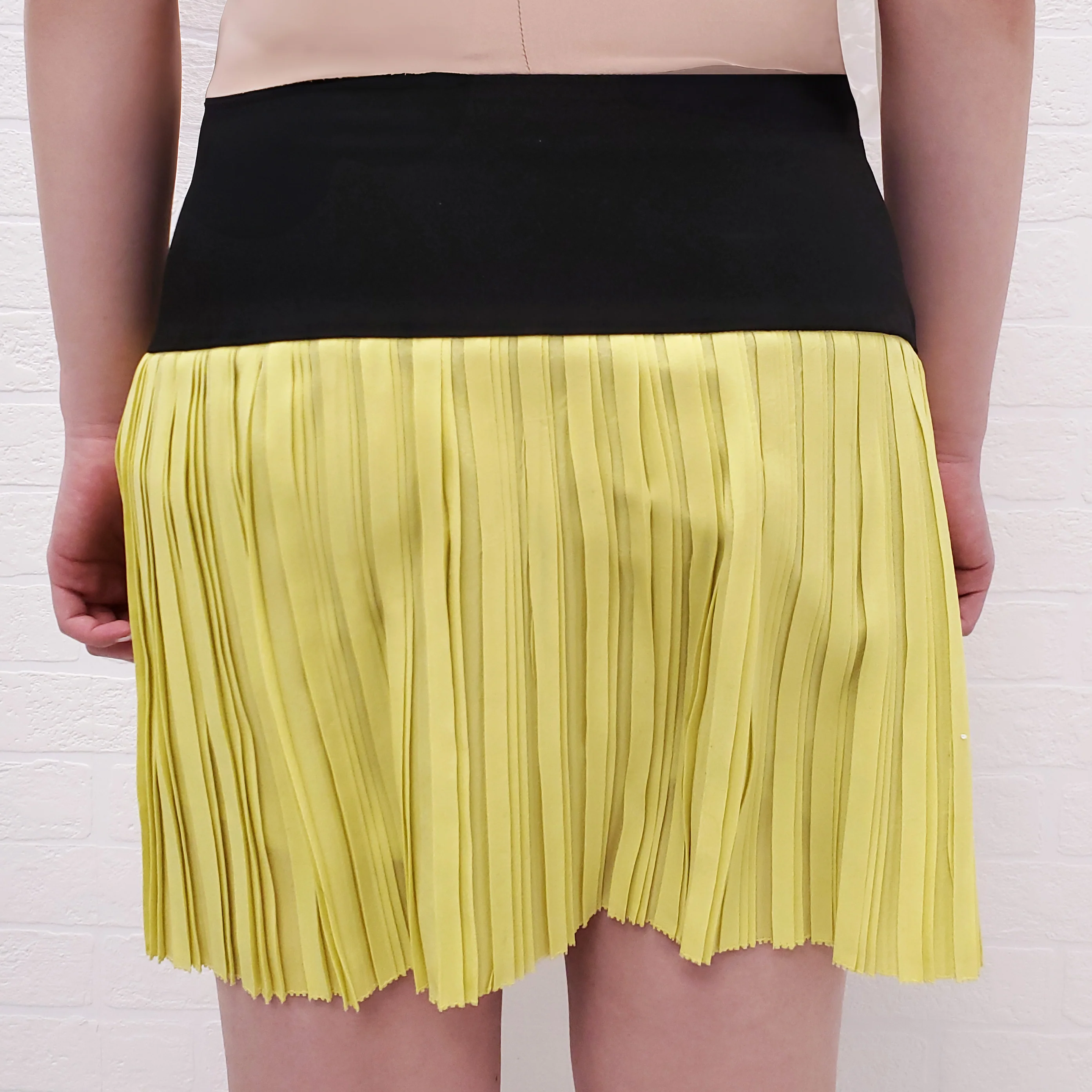 GUCCI PLEATED DRESS WITH LEATHER CLASP DETAIL - SIZE 40 - Image 7