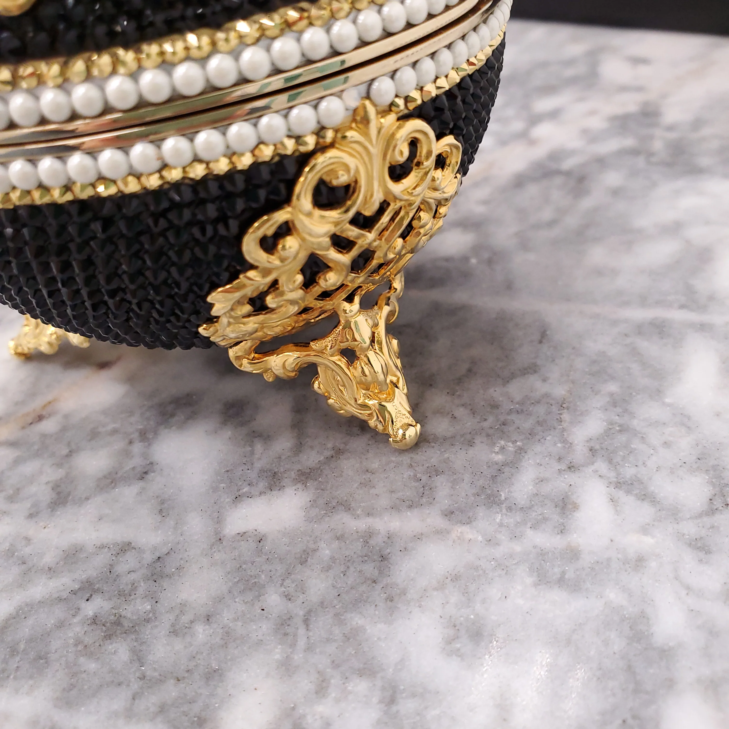 JUDITH LEIBER BAL NOIR CRYSTAL PERFUME MINAUDIERE - Image 8