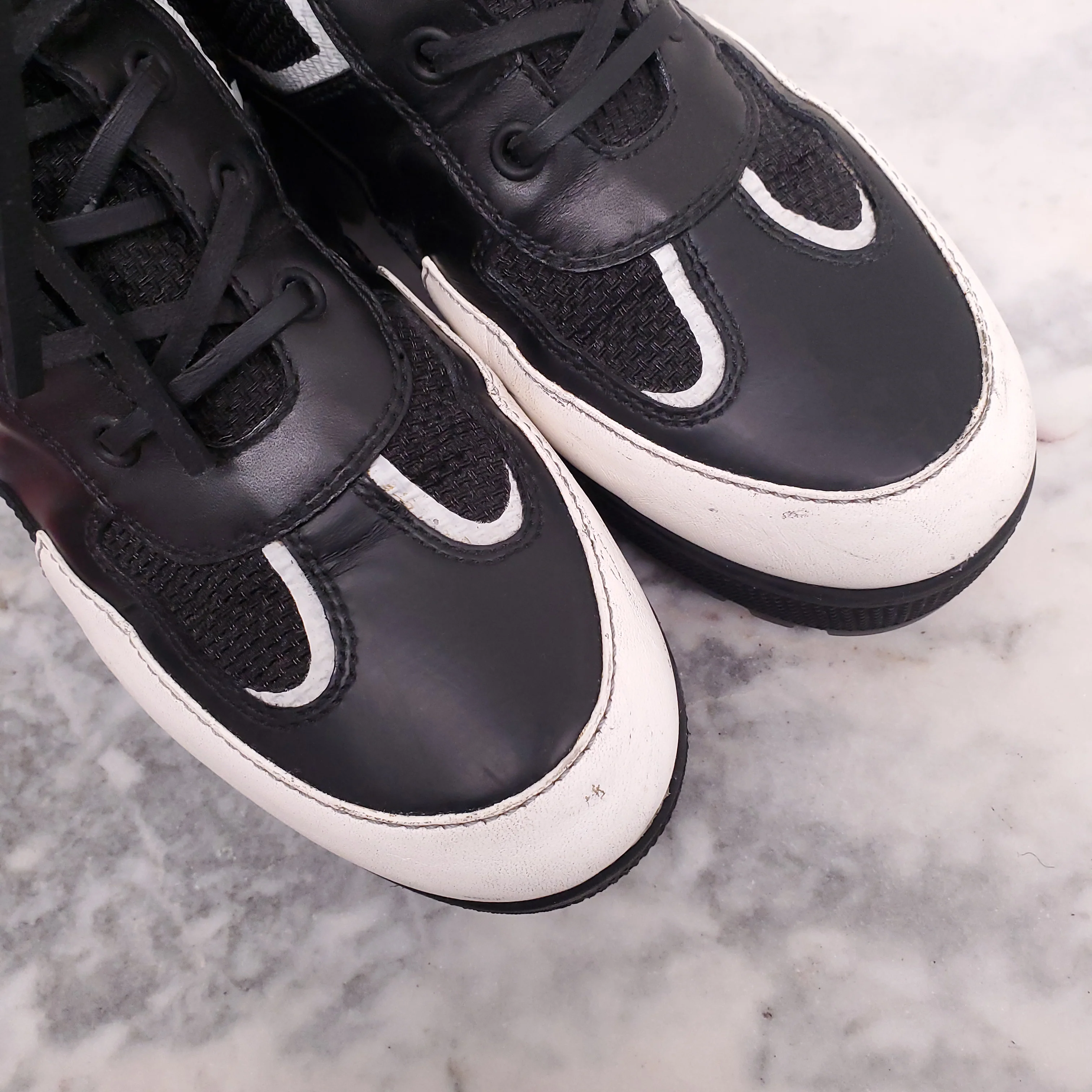 LOUIS VUITTON LAUREATE PLATFORM DESERT BOOTS - SIZE 39 - Image 3