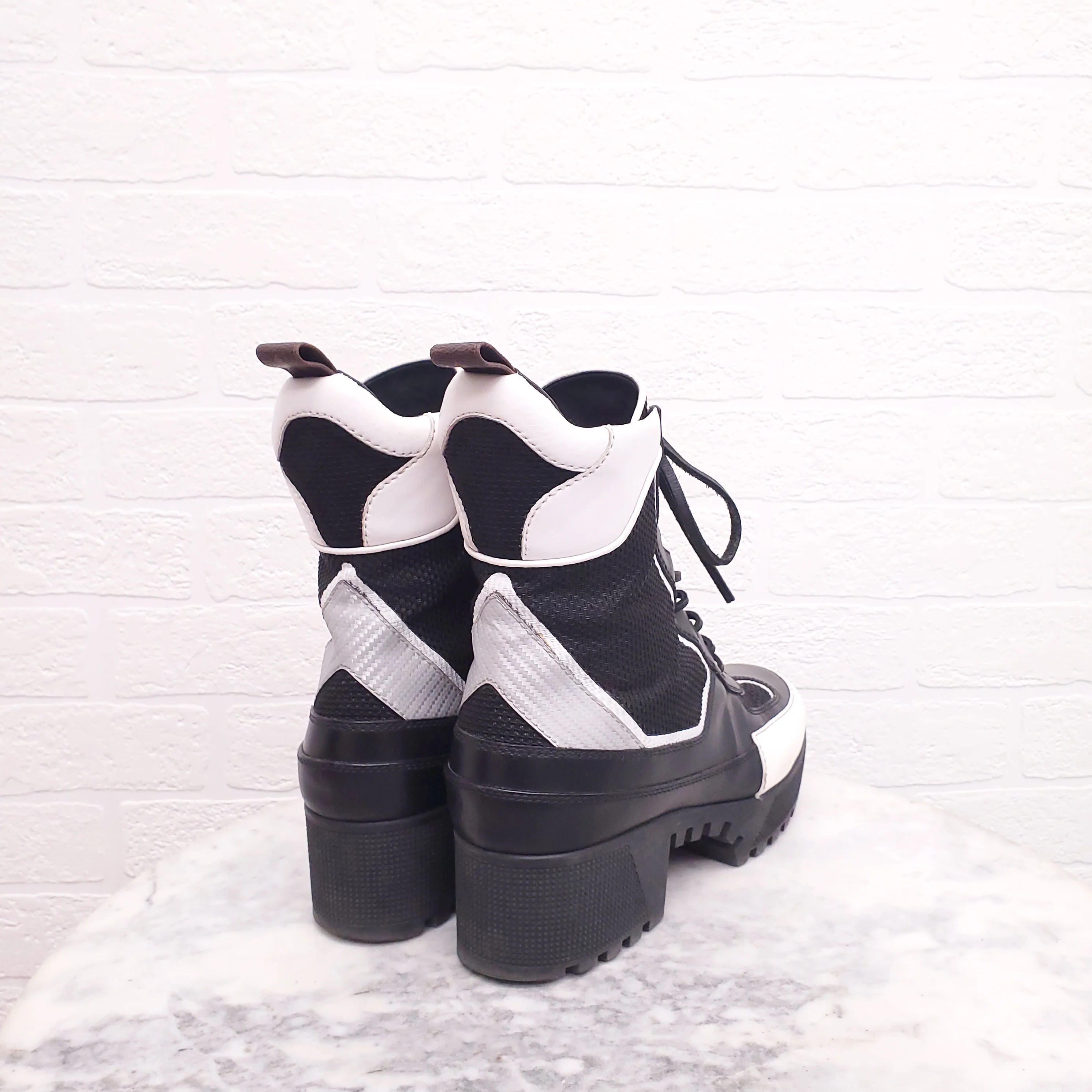 LOUIS VUITTON LAUREATE PLATFORM DESERT BOOTS - SIZE 39 - Image 4