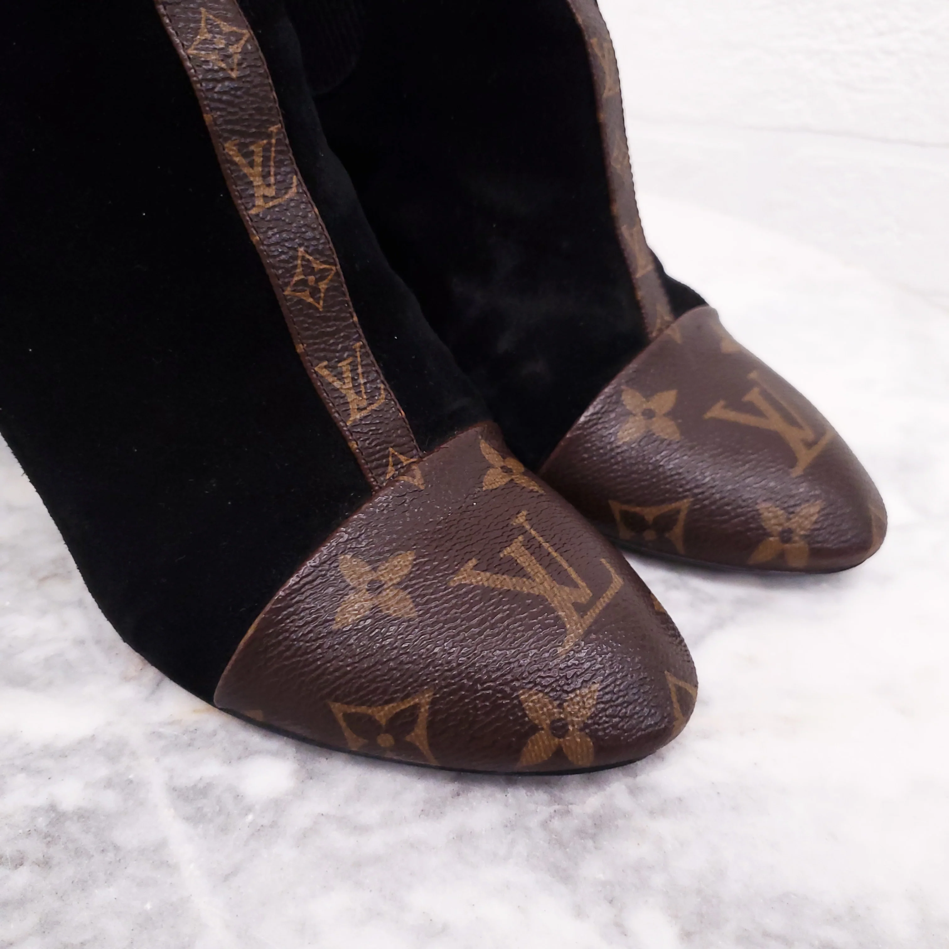 LOUIS VUITTON SUEDE LOGO BOOTS - SIZE 37 - Image 3