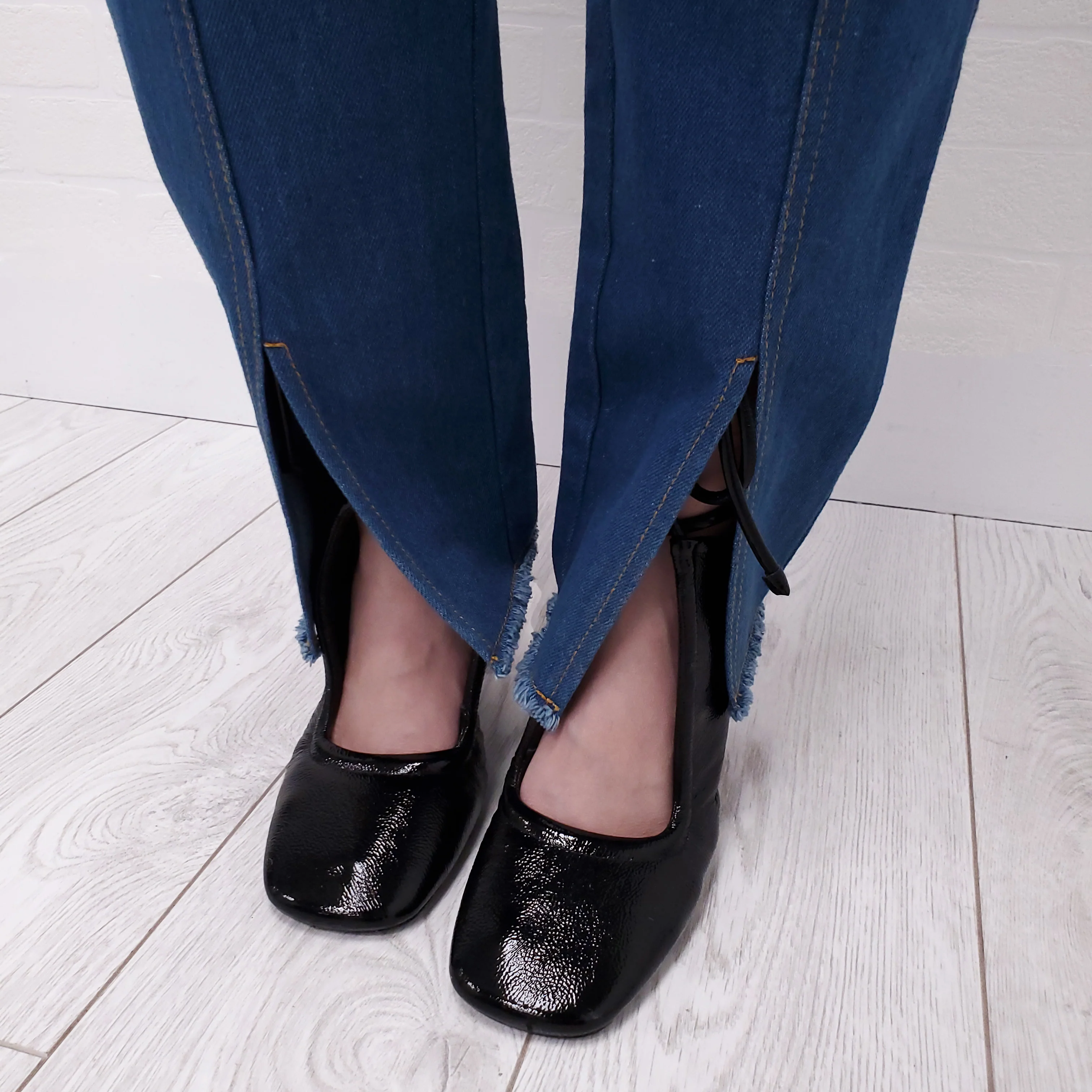 REJINA PYO LIGHT WASH 'ELISE' JEANS - SIZE 36 - Image 3