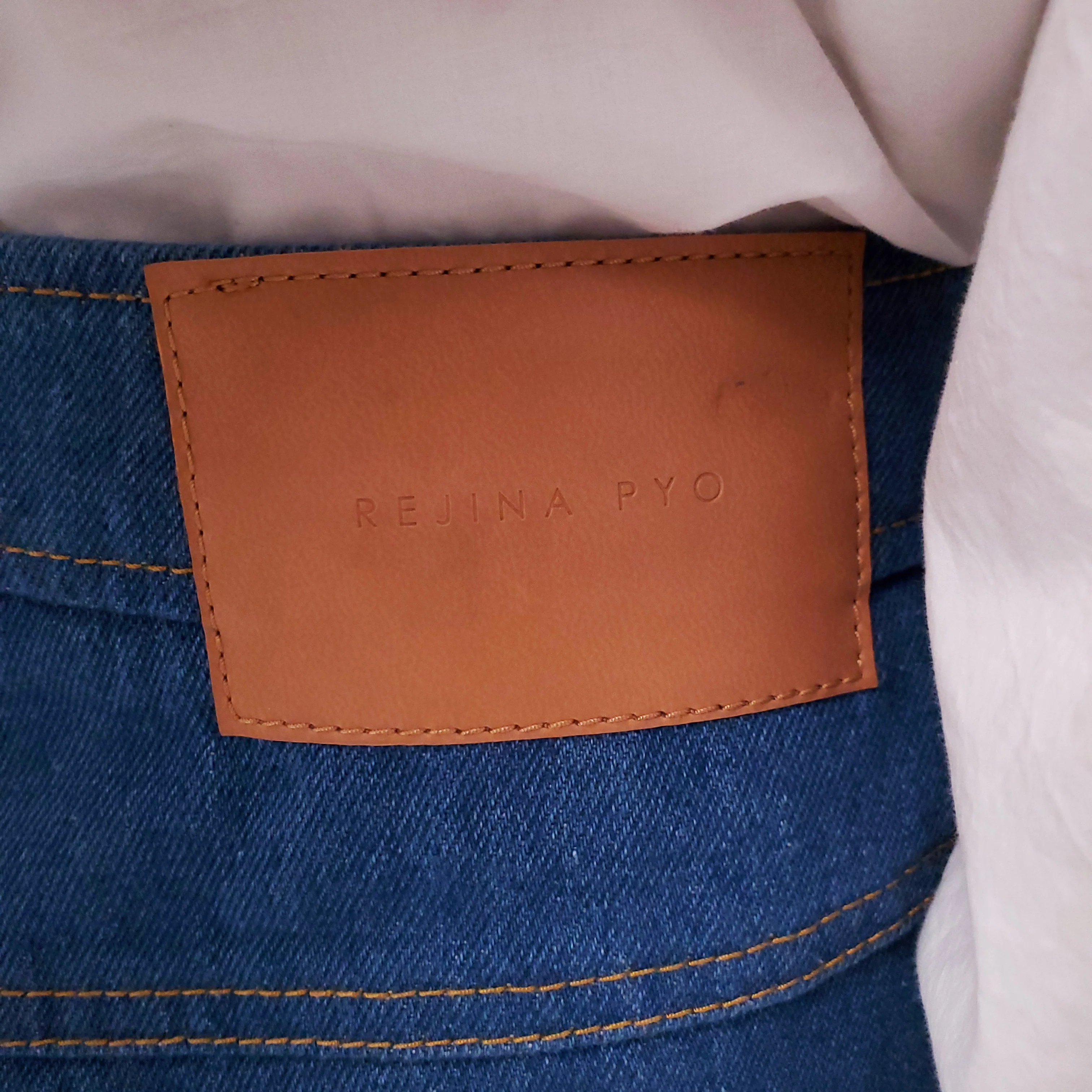 REJINA PYO LIGHT WASH 'ELISE' JEANS - SIZE 36 - Image 5